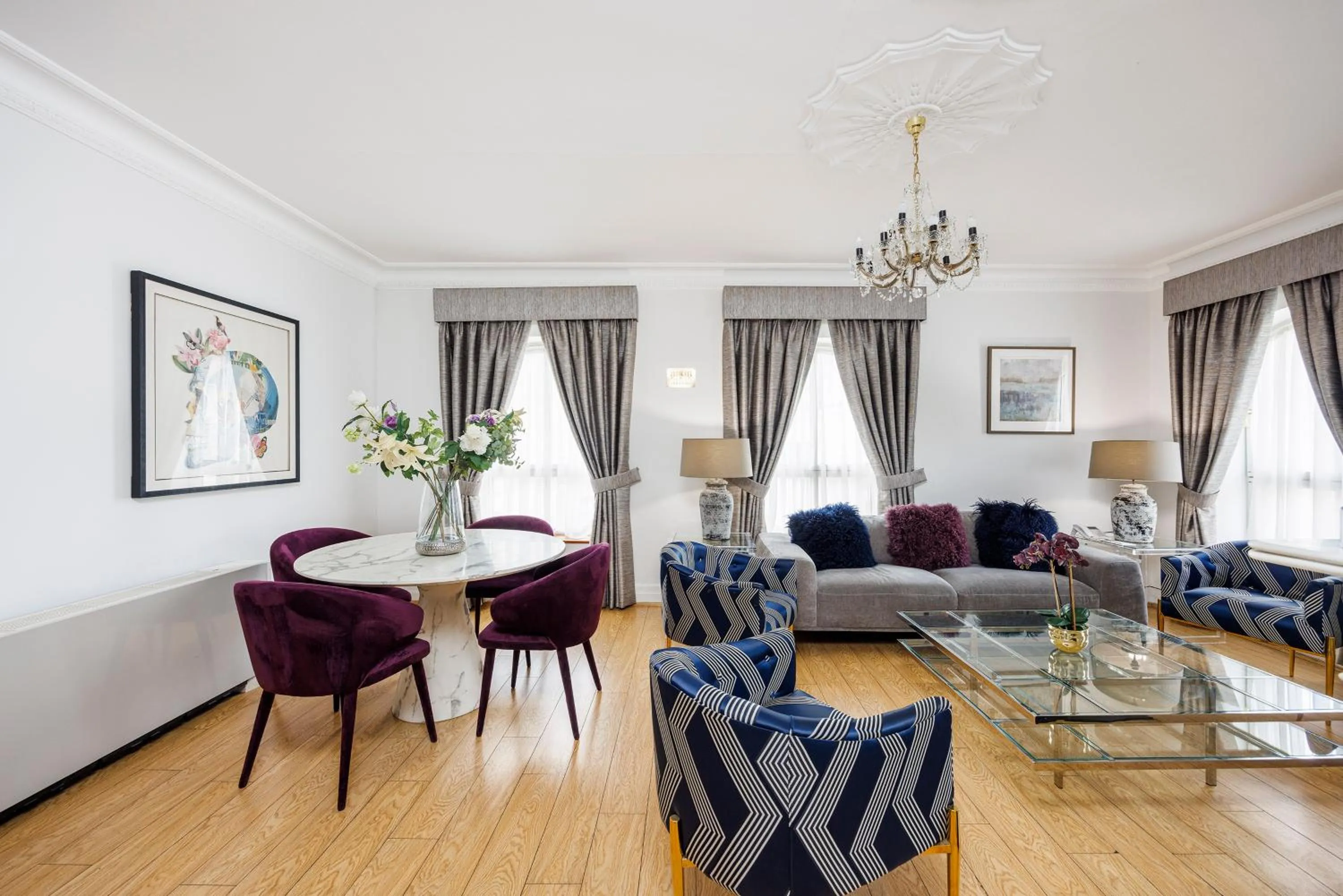 Living room in CARLTON COURT - MAYFAIR