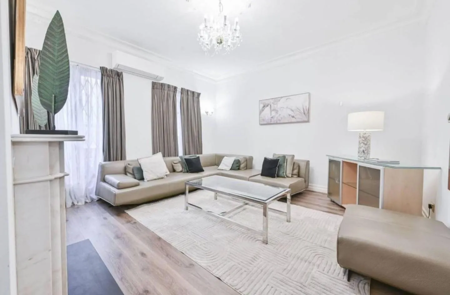 Seating area in CARLTON COURT - MAYFAIR