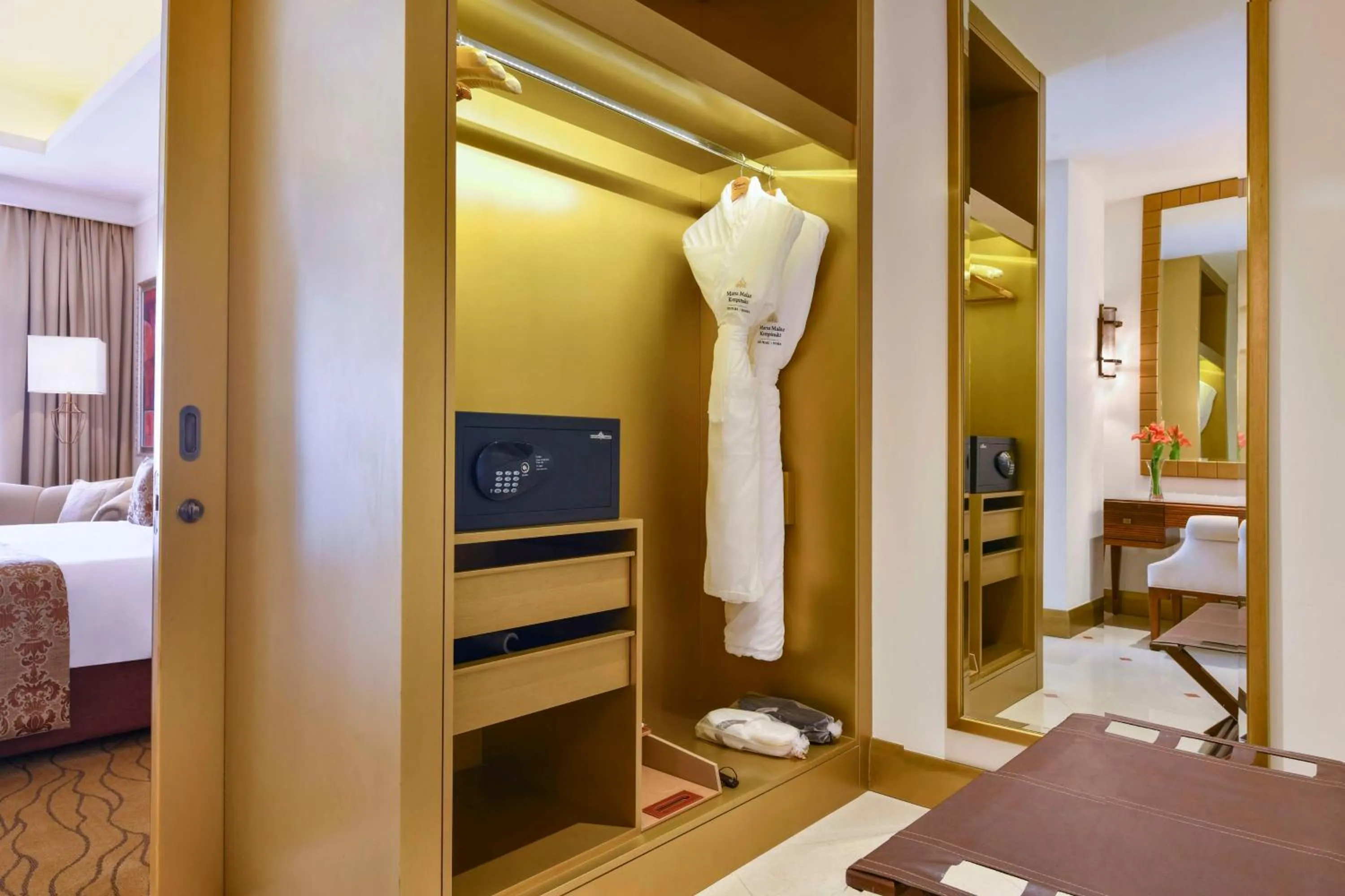 wardrobe, Bed in Marsa Malaz Kempinski, The Pearl