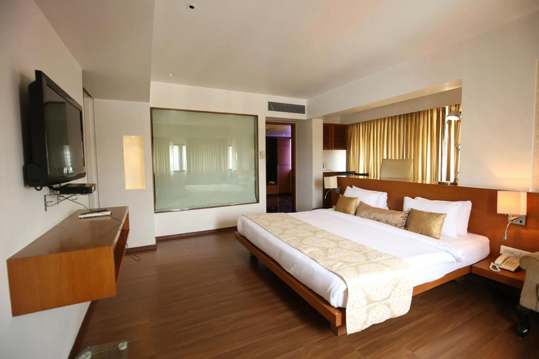 Photo of the whole room, Bed in Moti Mahal