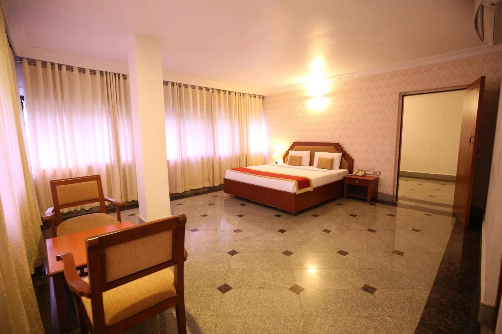 Photo of the whole room, Bed in Moti Mahal