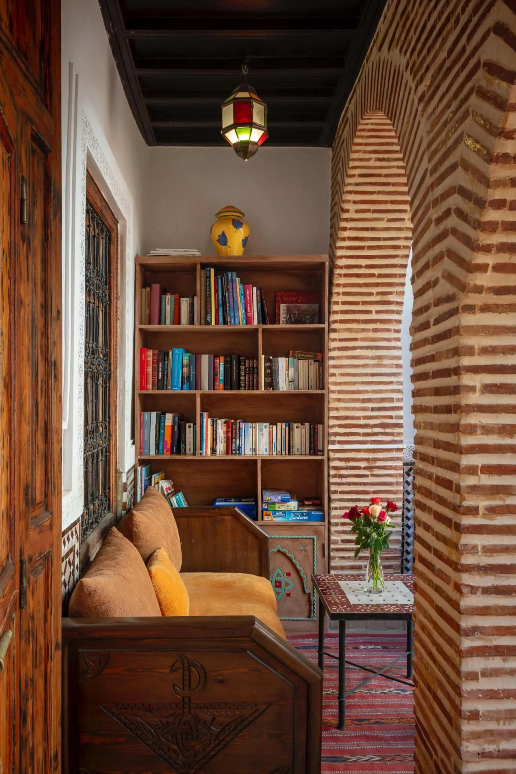 Library in Riad Fleur d'Orient