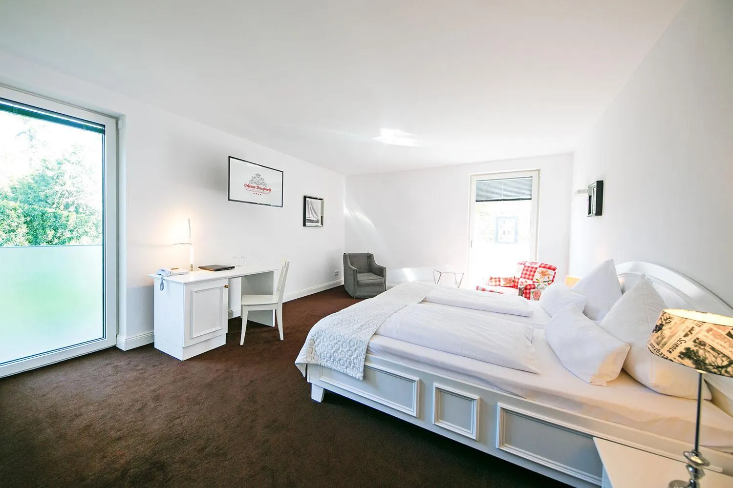 Photo of the whole room, Bed in Schloss Hotel Burgbrohl