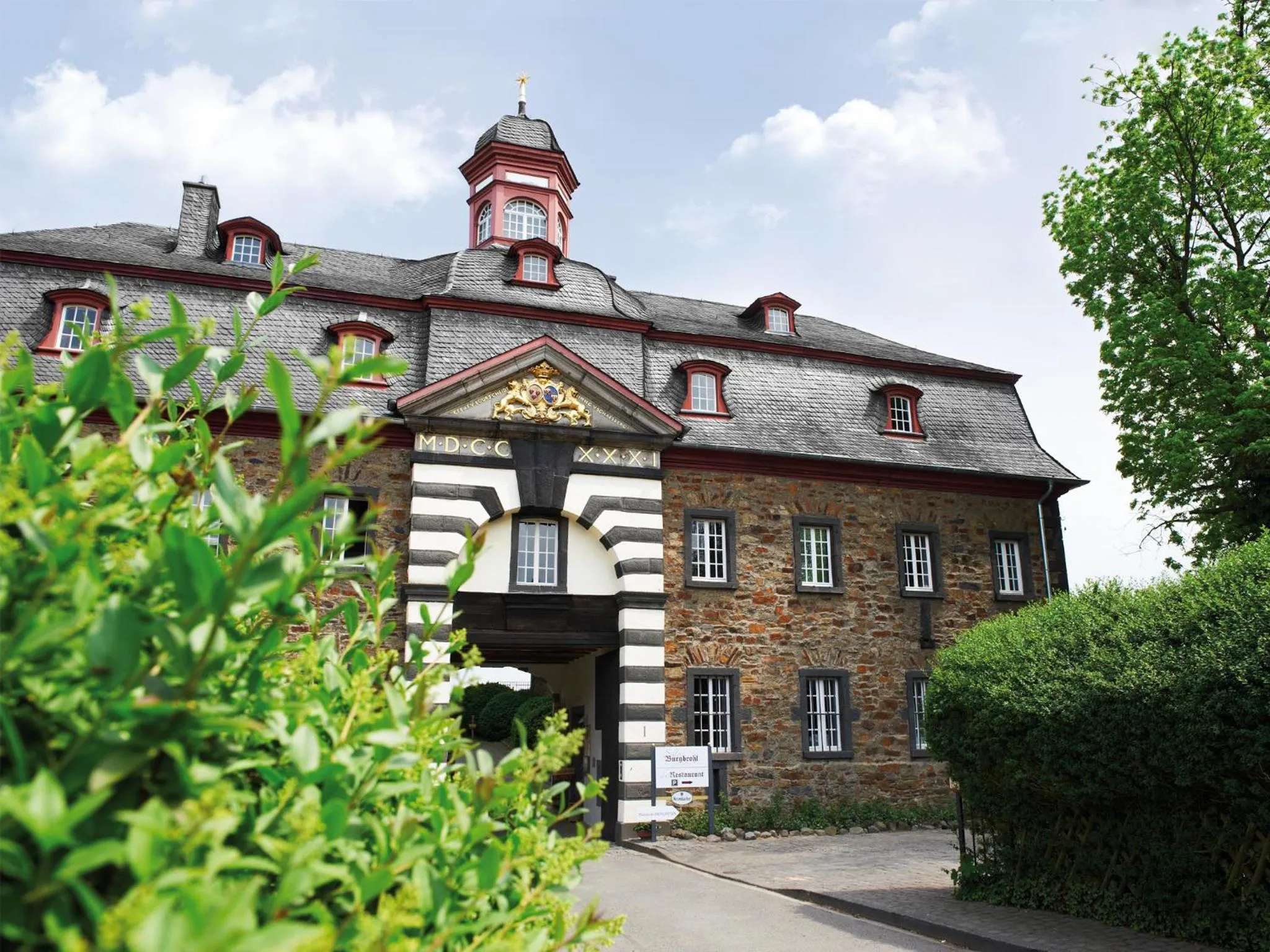 Facade/entrance in Schloss Hotel Burgbrohl