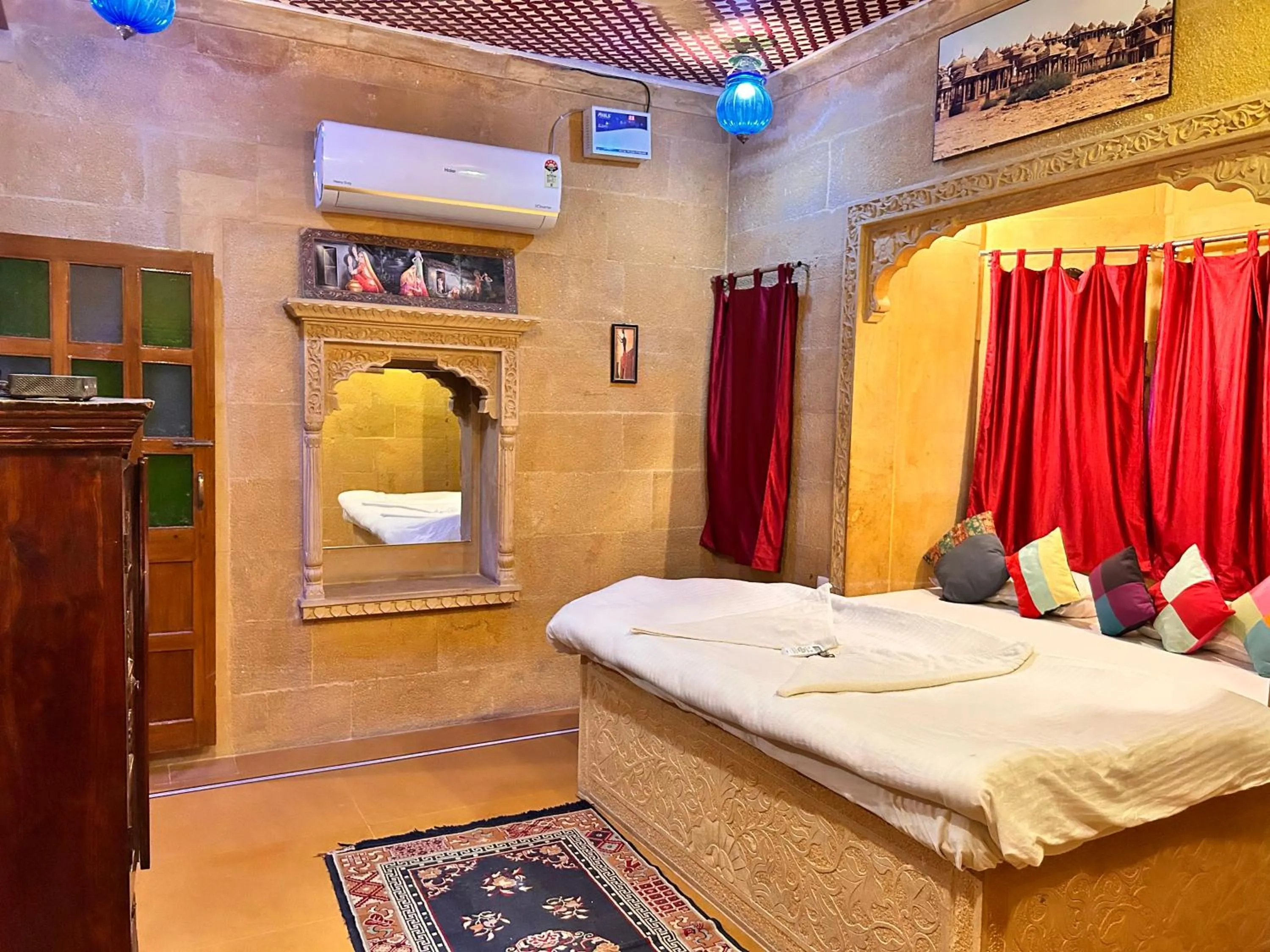 Bed in Hotel Pol Haveli Jaisalmer
