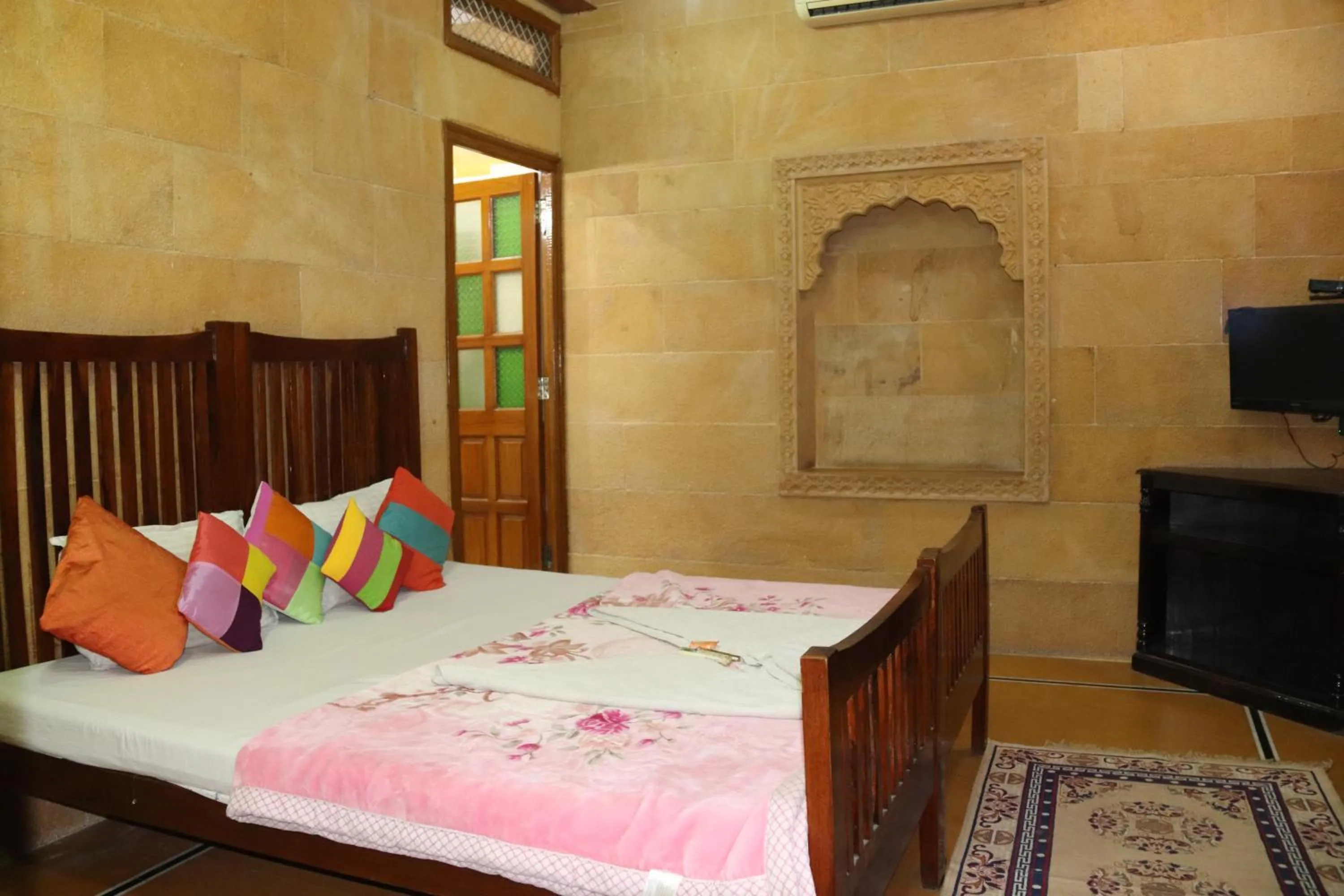 TV and multimedia, Bed in Hotel Pol Haveli Jaisalmer