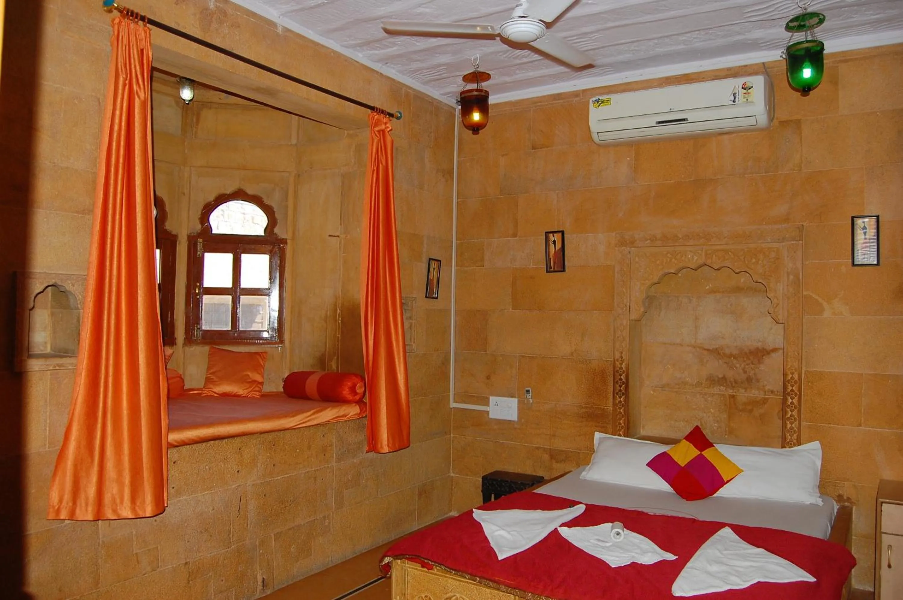 Bedroom, Bed in Hotel Pol Haveli Jaisalmer