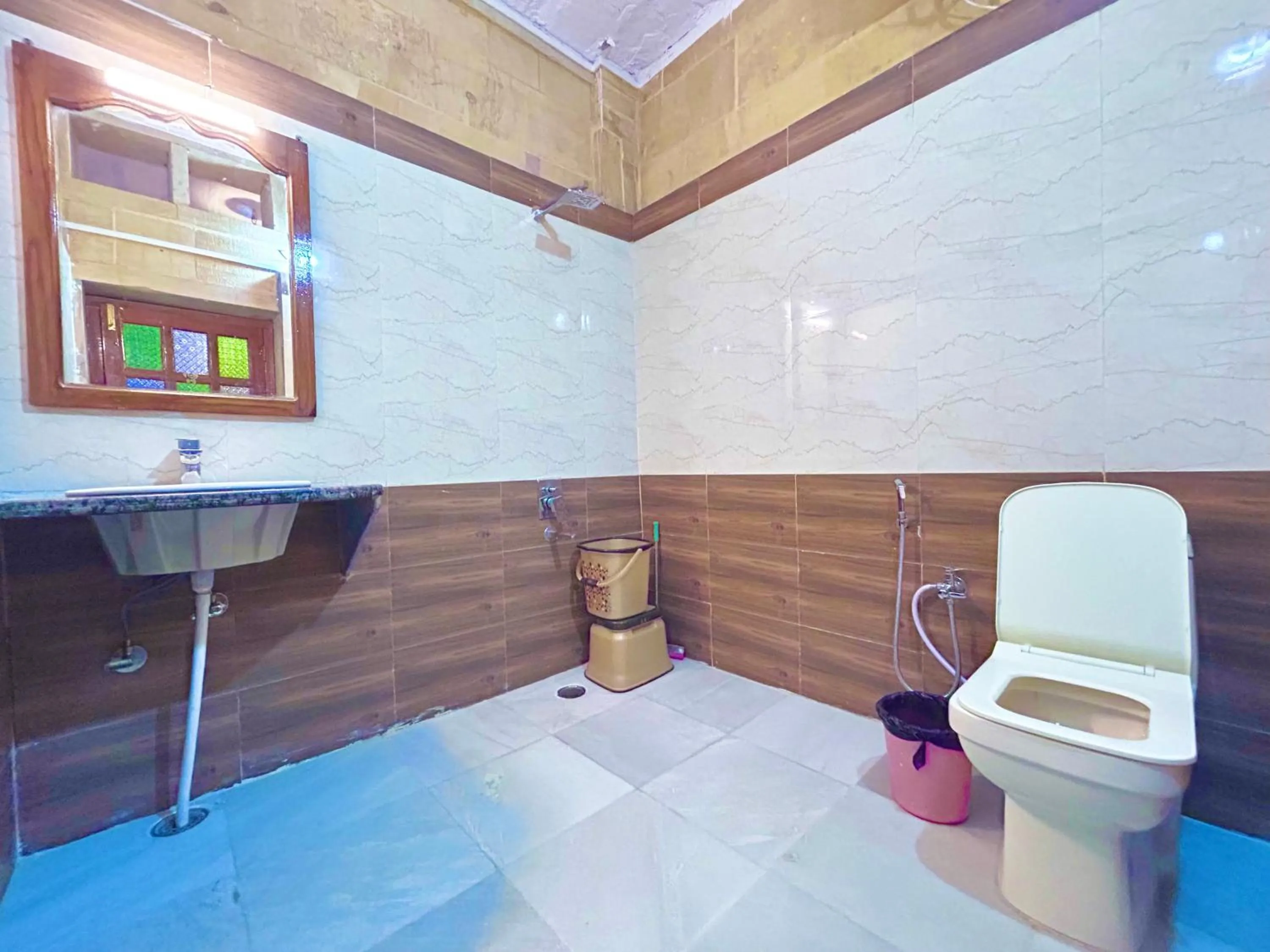 Shower in Hotel Pol Haveli Jaisalmer