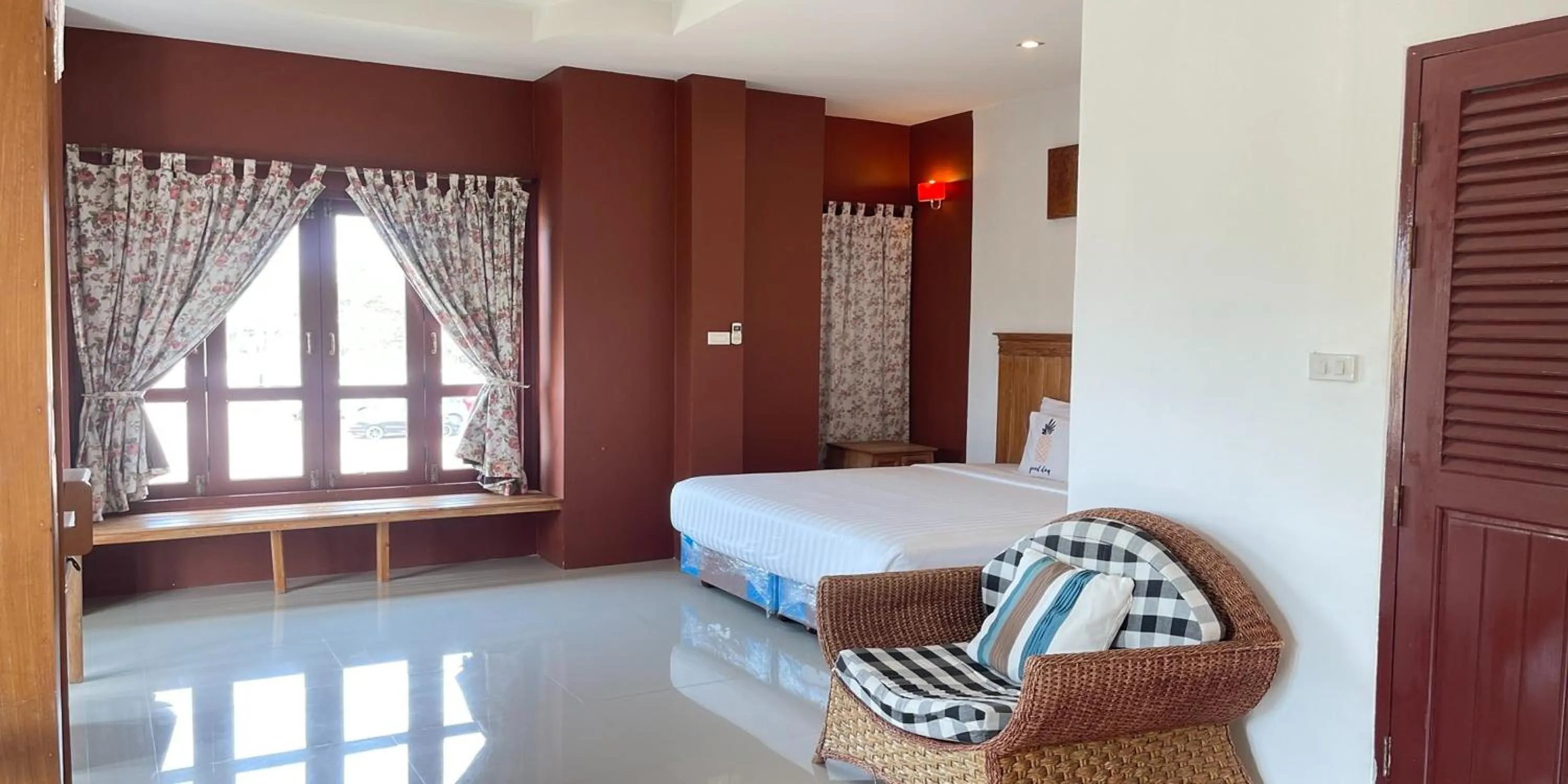 Bed in Yellow Tique Hotel