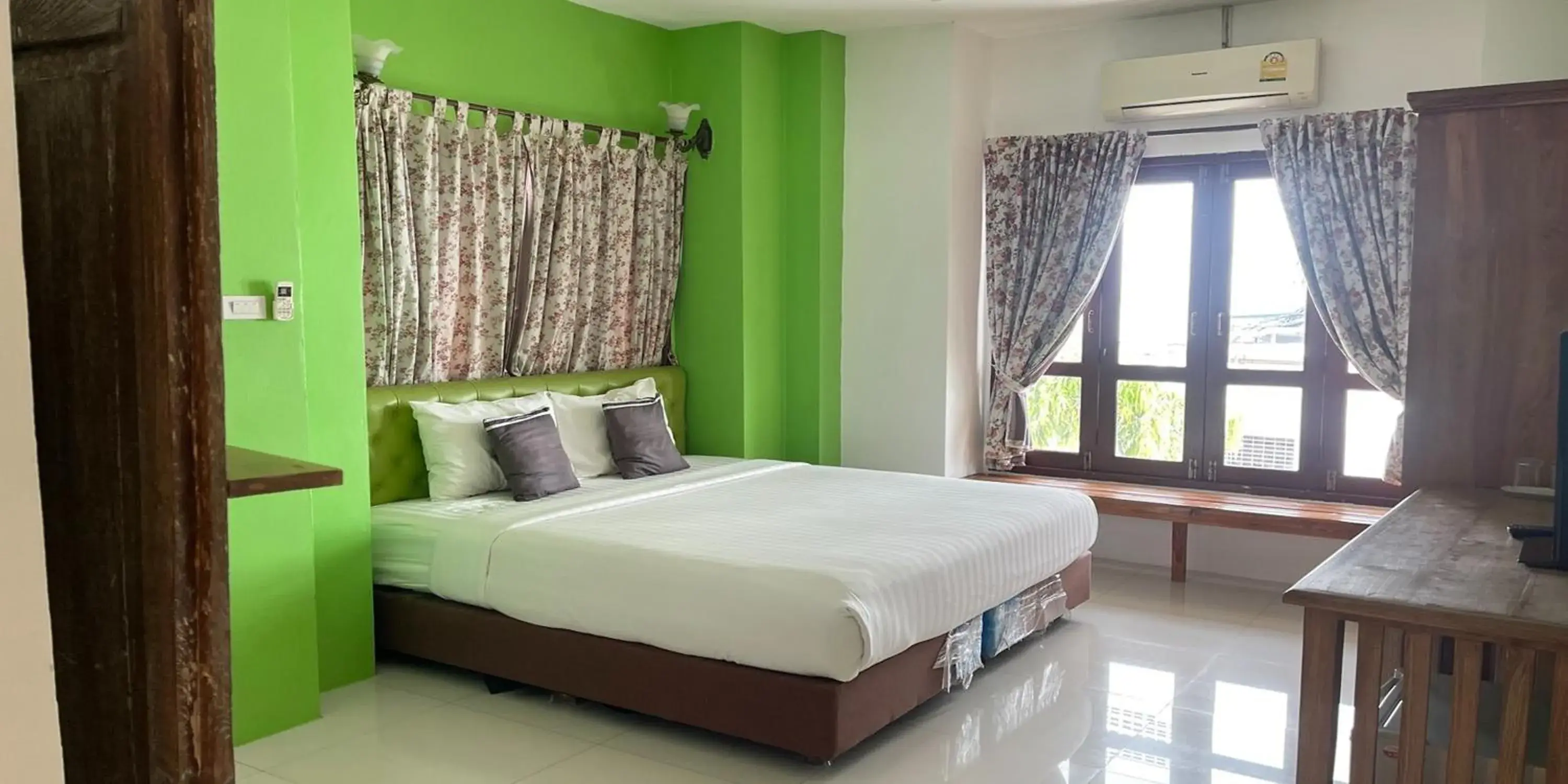 Deluxe Double Room in Yellow Tique Hotel Deluxe Double Room in Yellow Tique Hotel