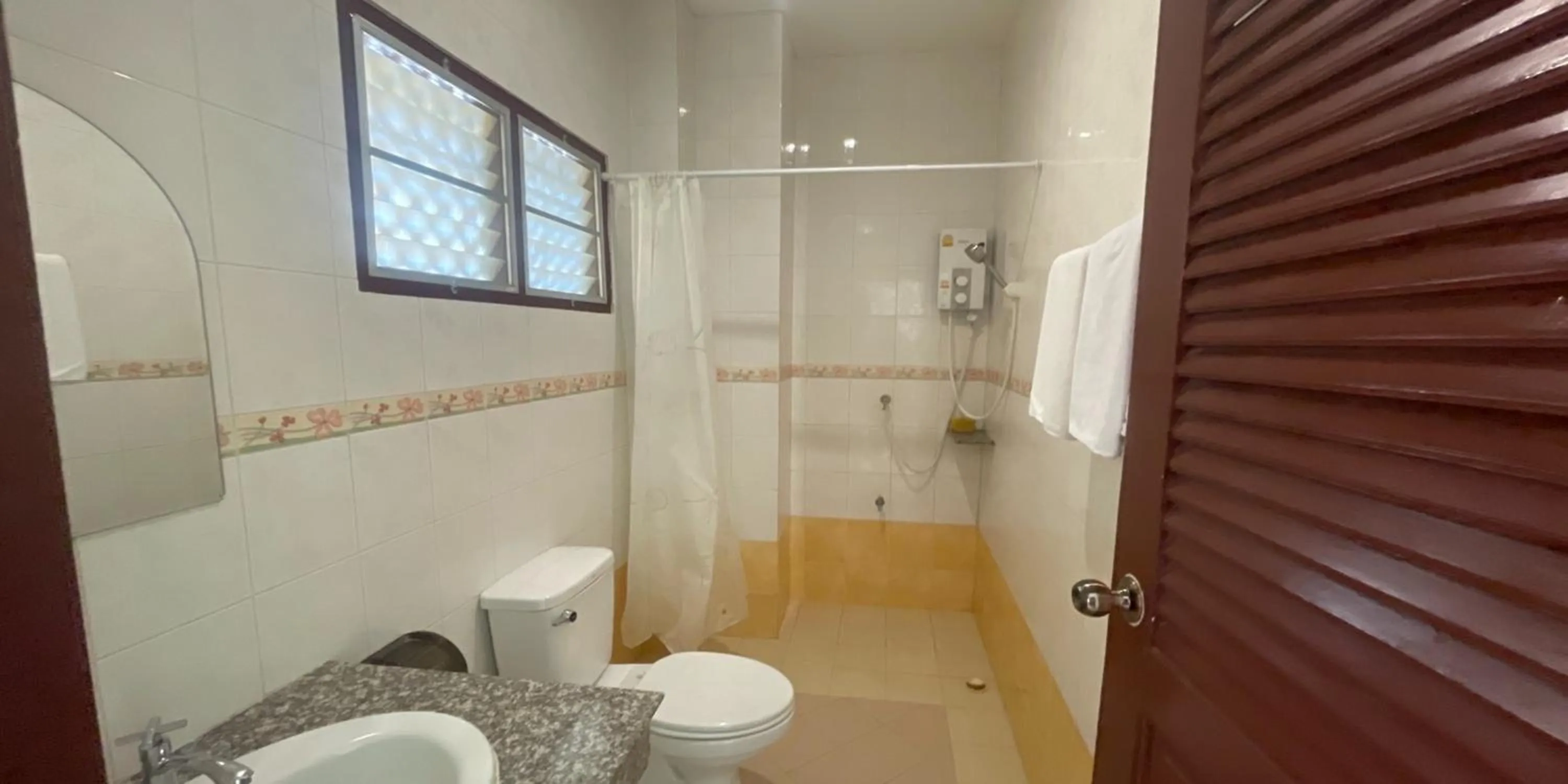 Shower in Yellow Tique Hotel