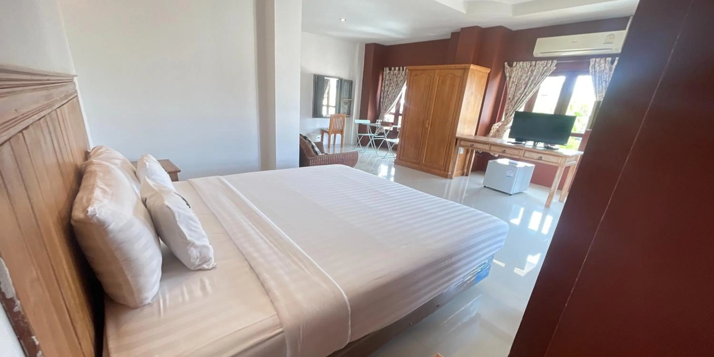 Bed in Yellow Tique Hotel