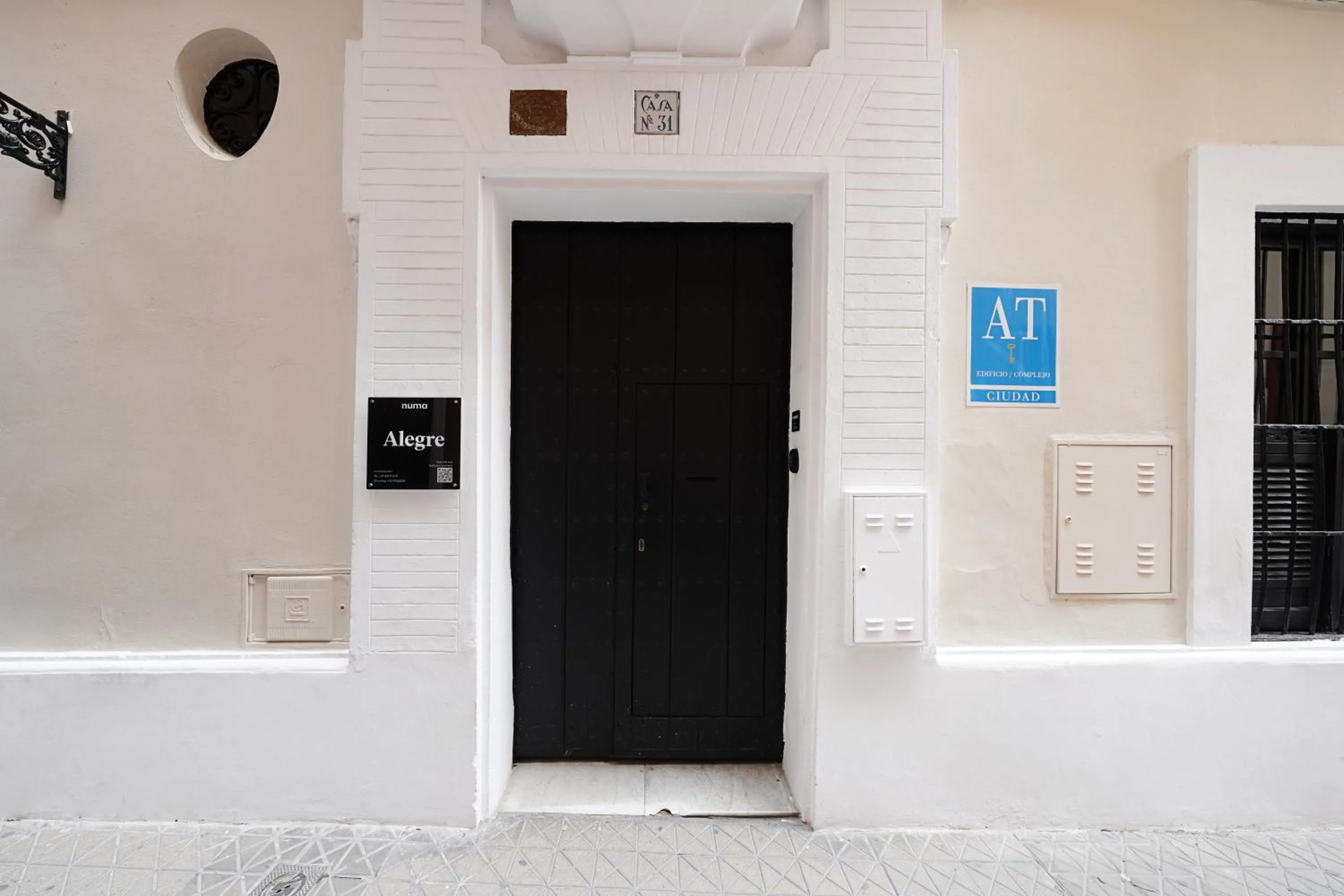 Facade/entrance in Numa Seville Alegre