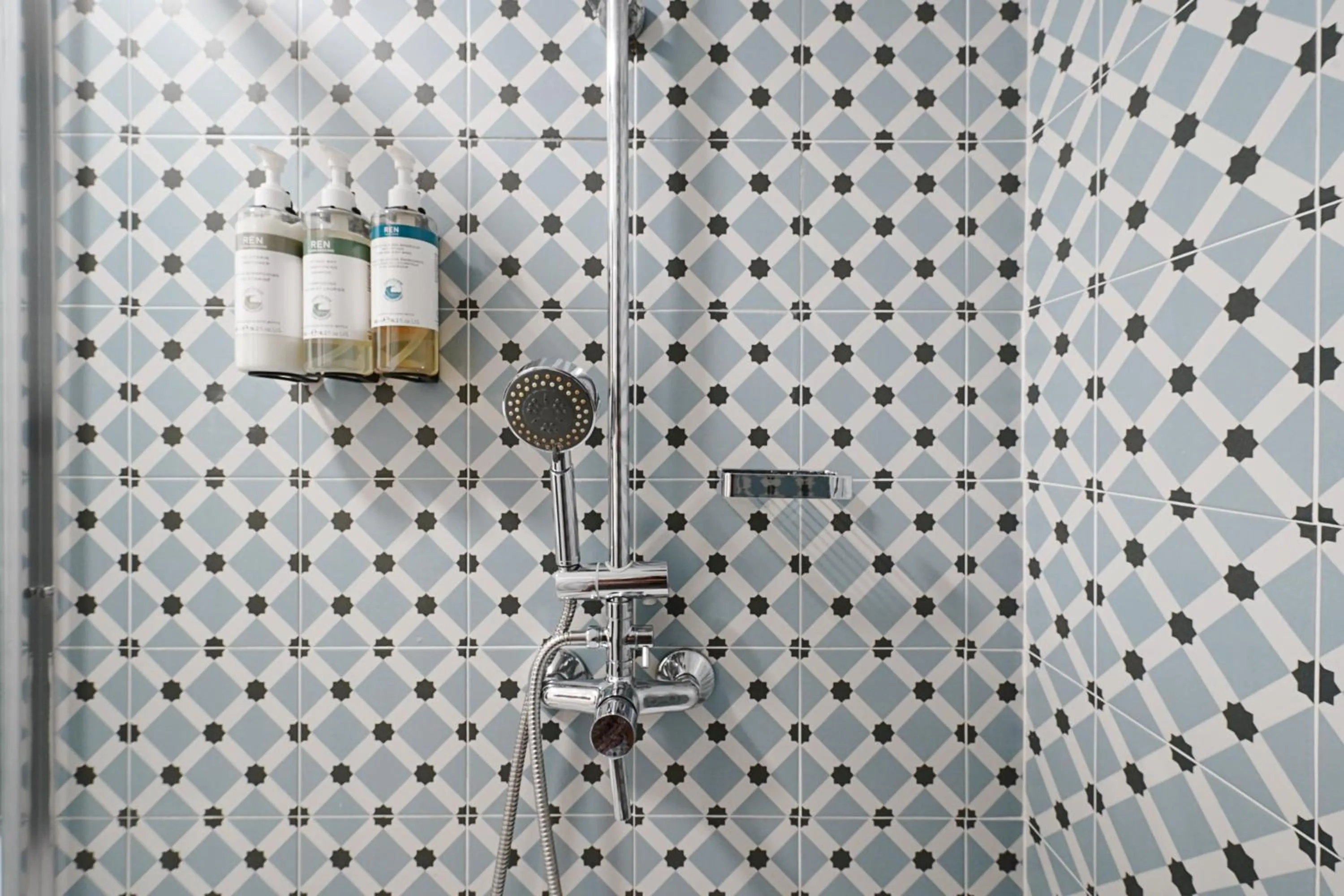 Bathroom in Numa Seville Alegre