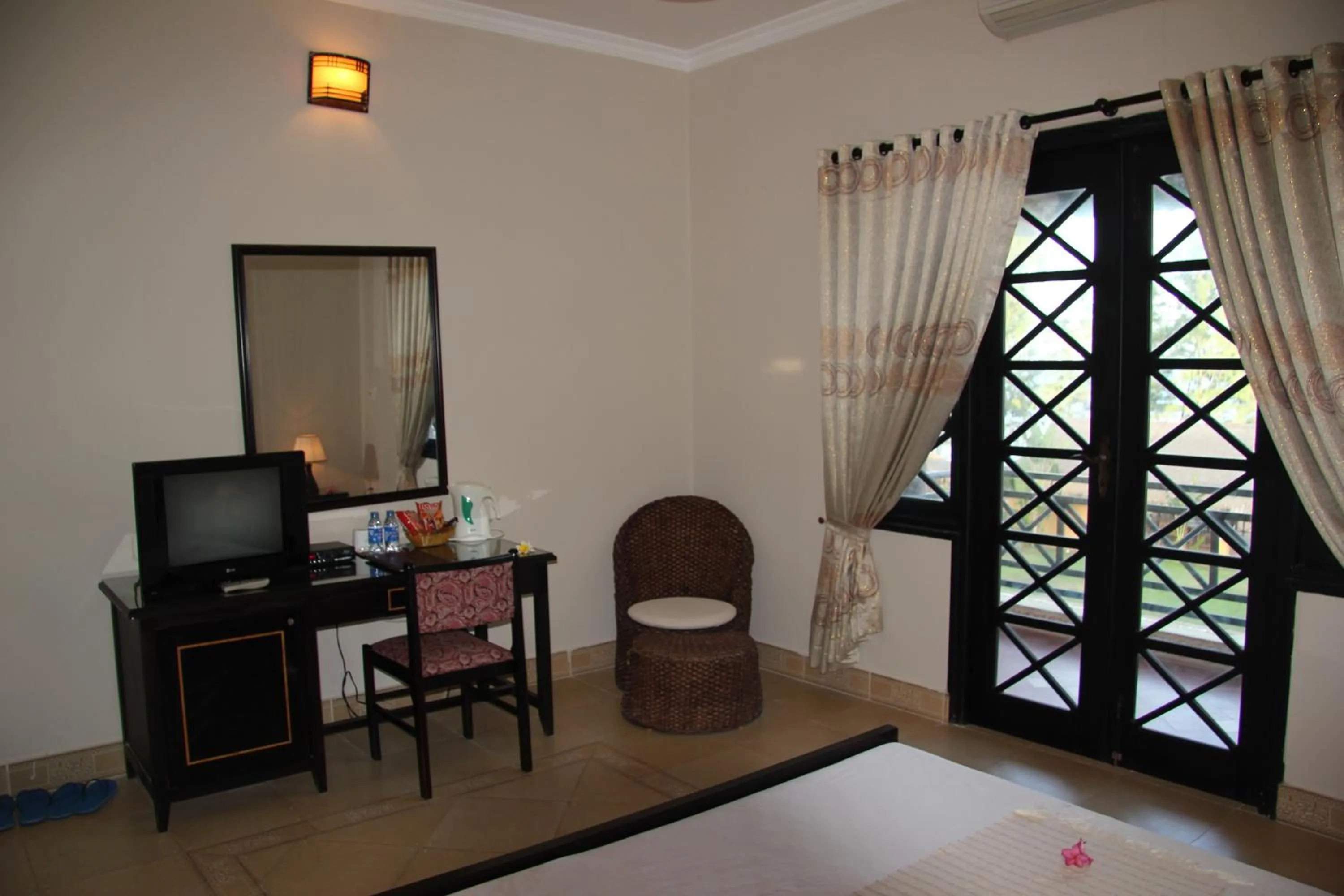 TV and multimedia, Bed in Orchid Boutique Beach Resort