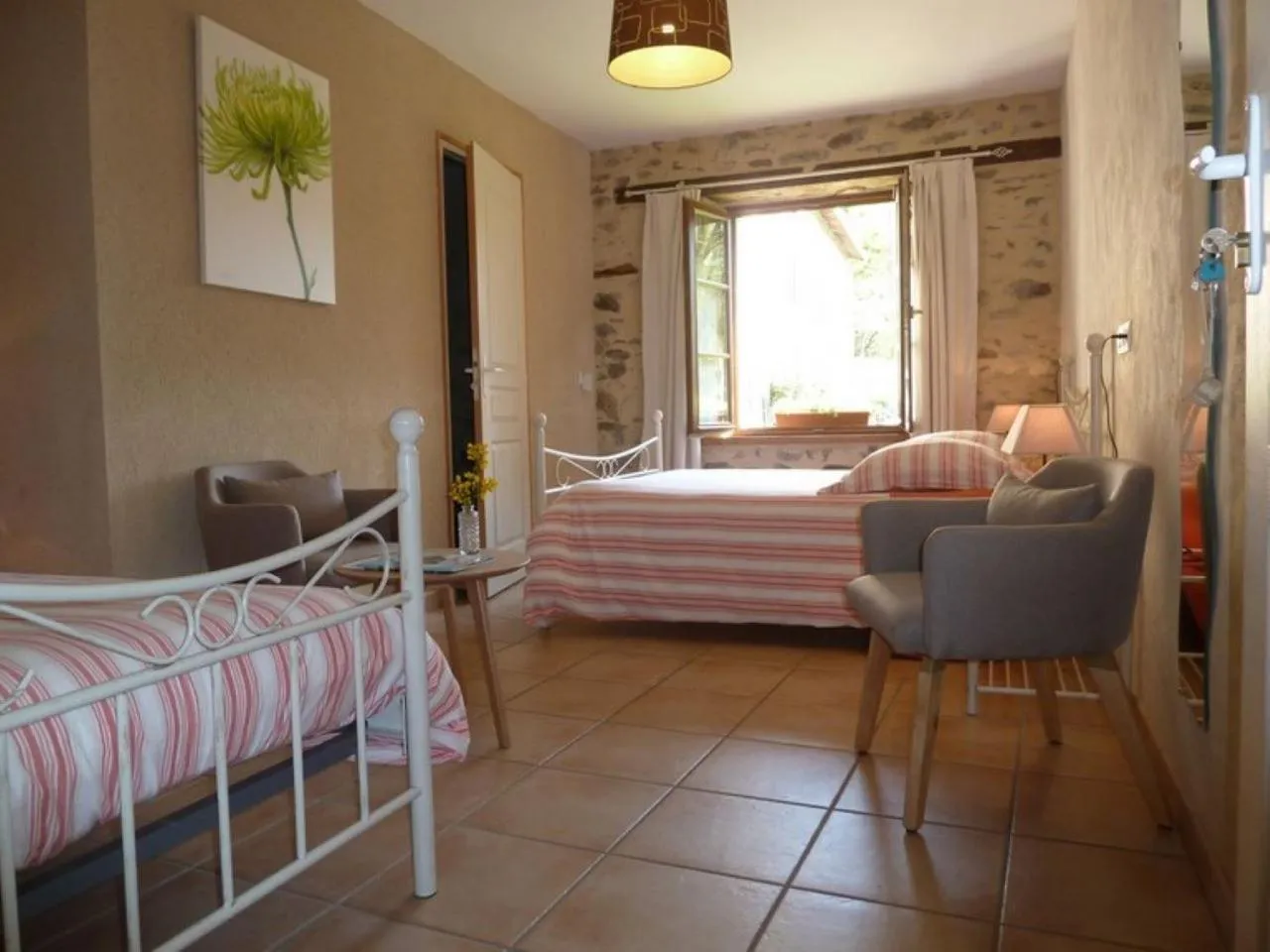 Photo of the whole room, Bed in Le Moulin de Drapras