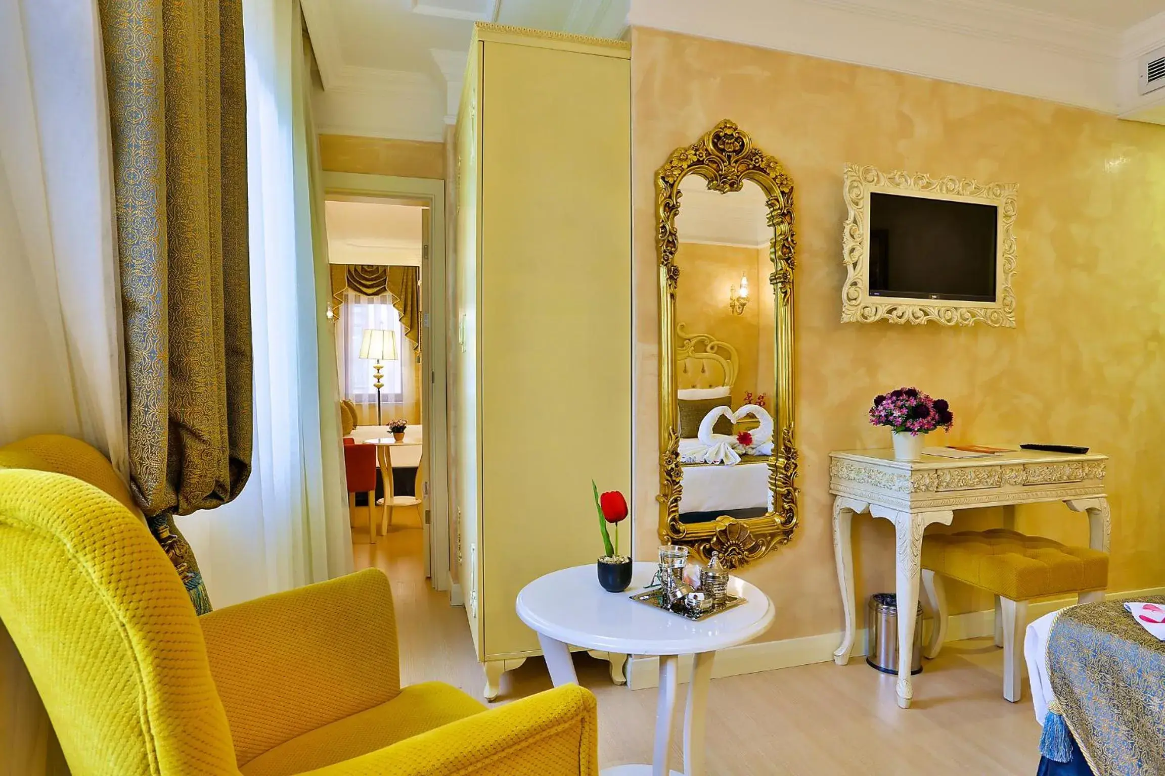 Two-Bedroom Connecting Family Suite in Edibe Sultan Hotel Two-Bedroom Connecting Family Suite in Edibe Sultan Hotel
