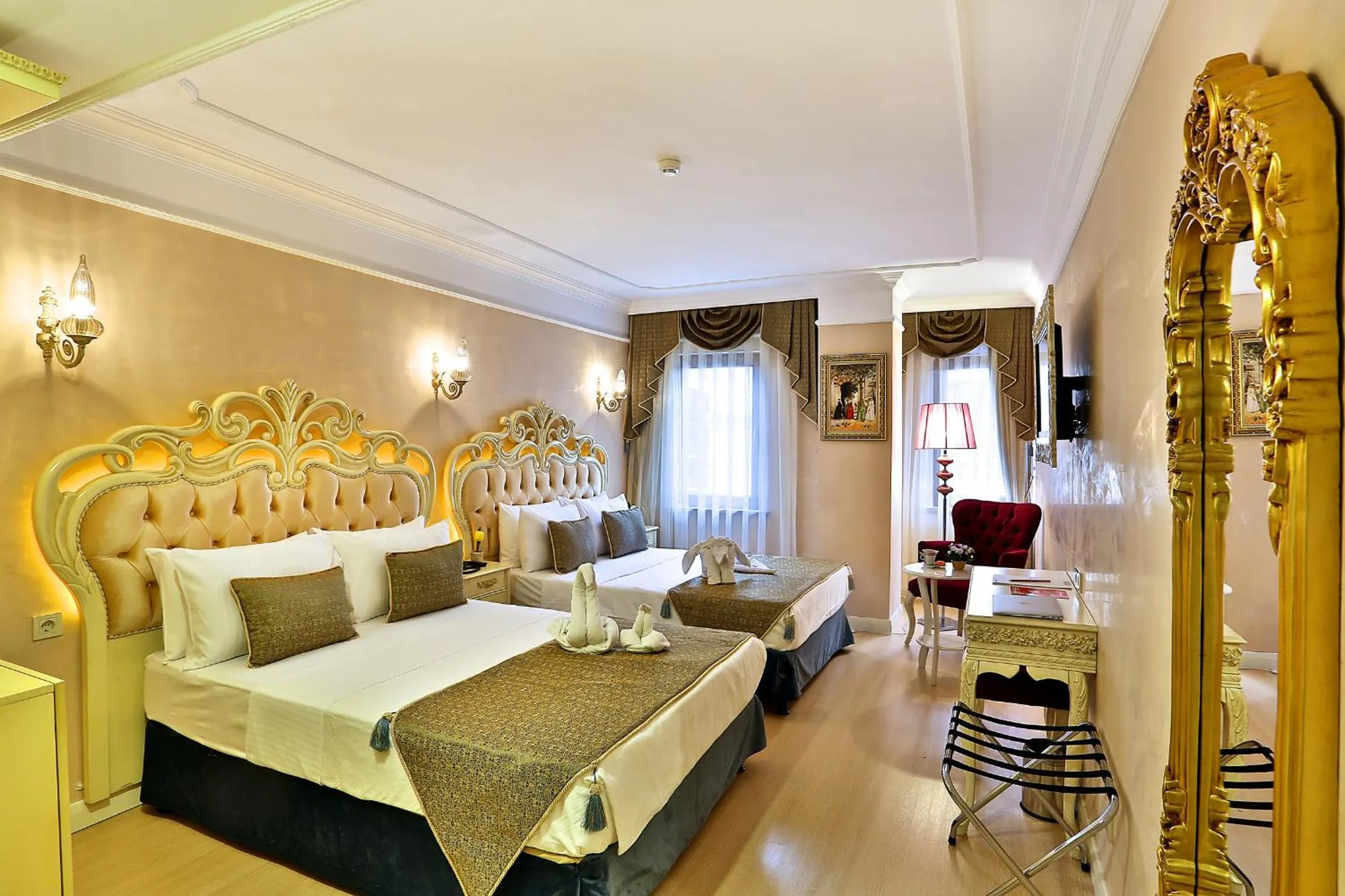 Photo of the whole room, Bed in Edibe Sultan Hotel