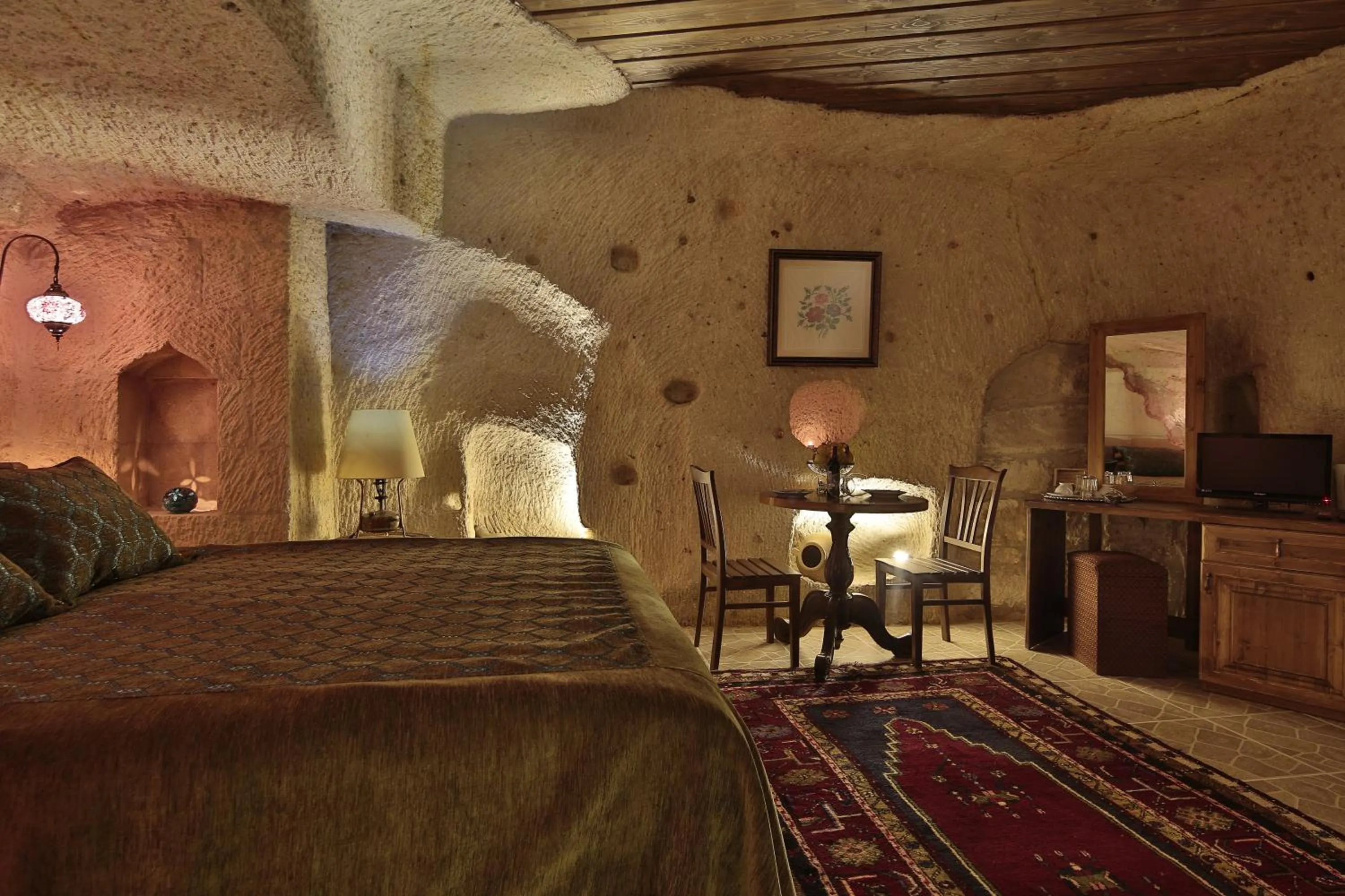 Photo of the whole room, Bed in Turkish Cave House