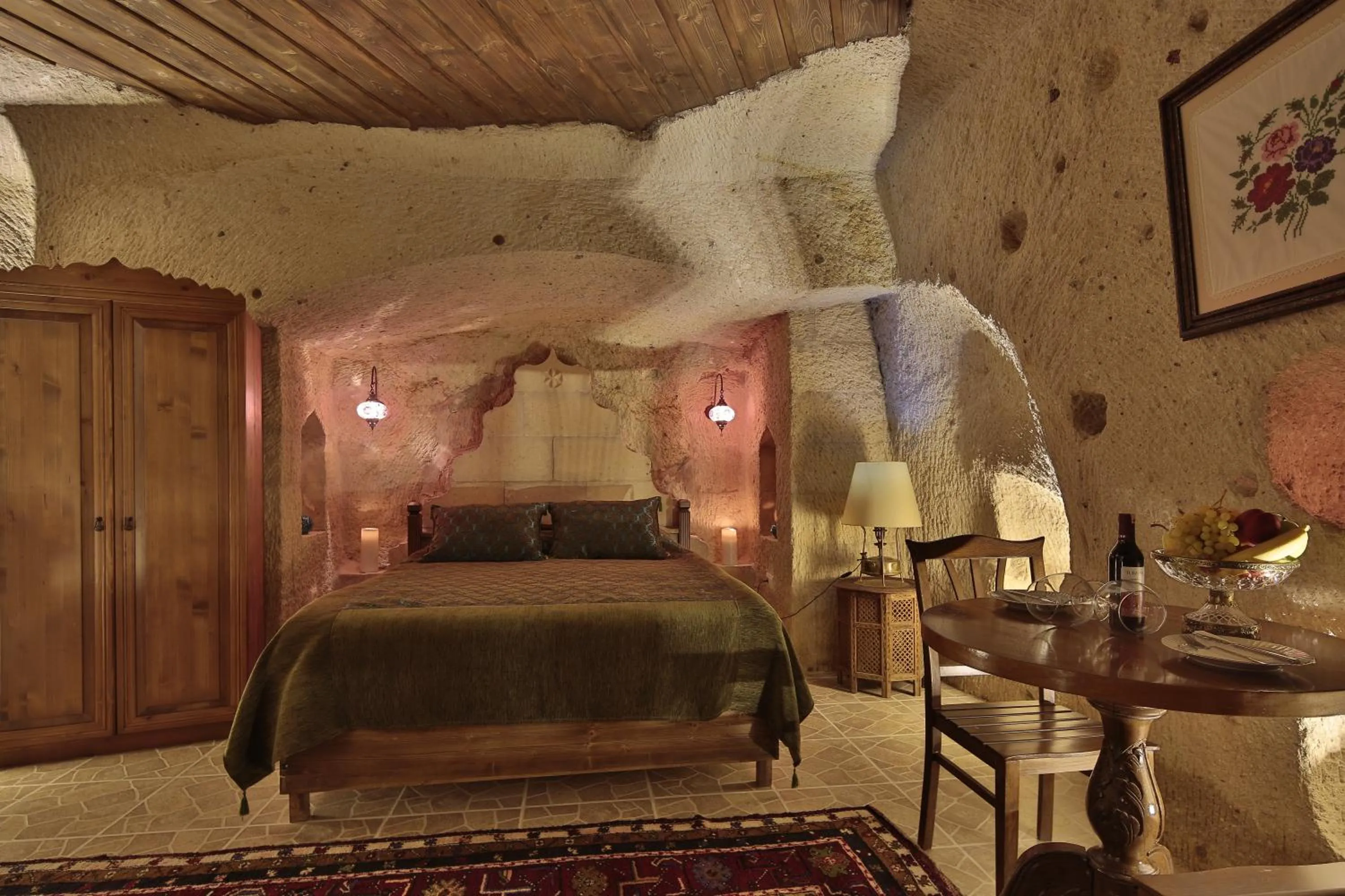 Photo of the whole room, Bed in Turkish Cave House