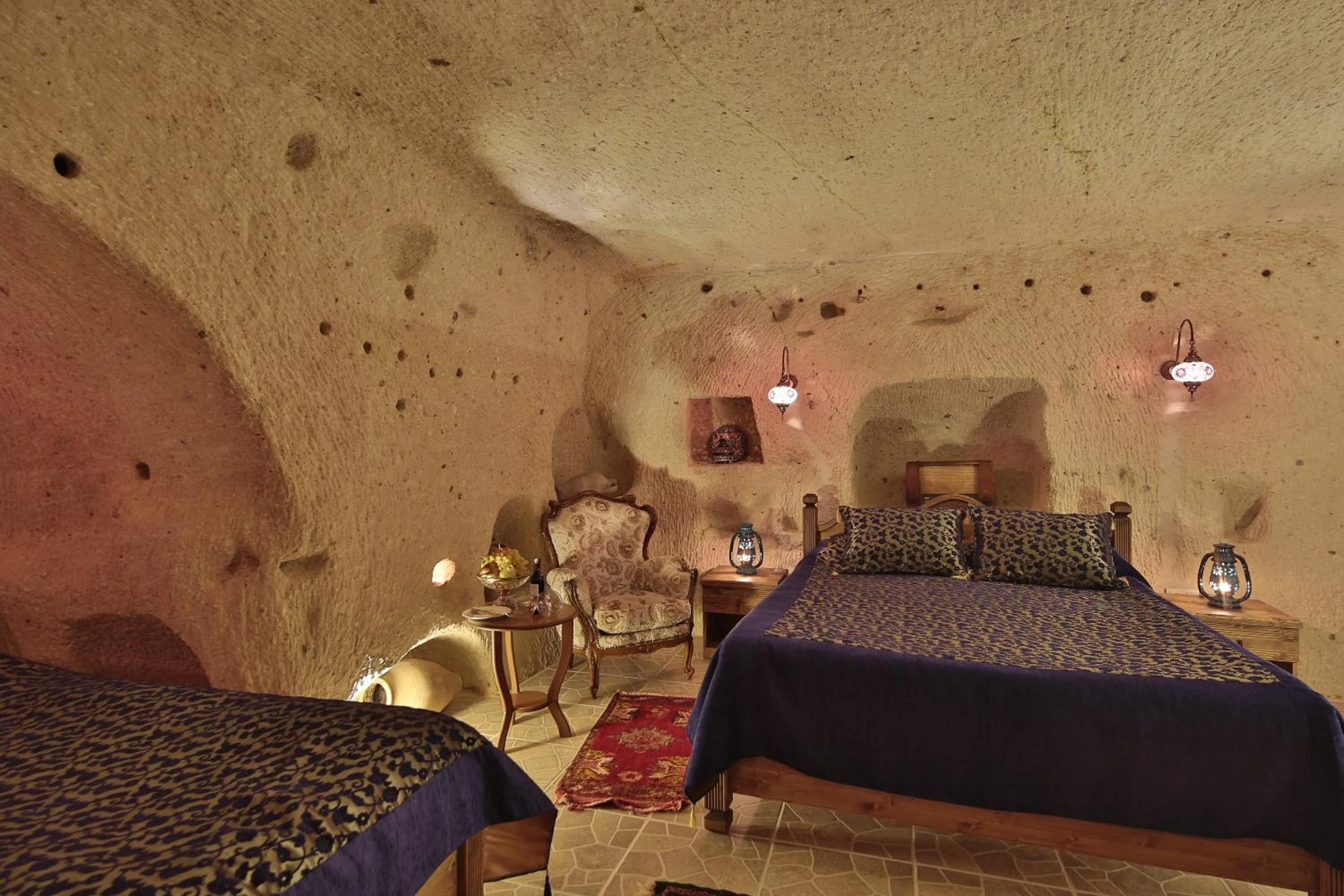 Photo of the whole room, Bed in Turkish Cave House