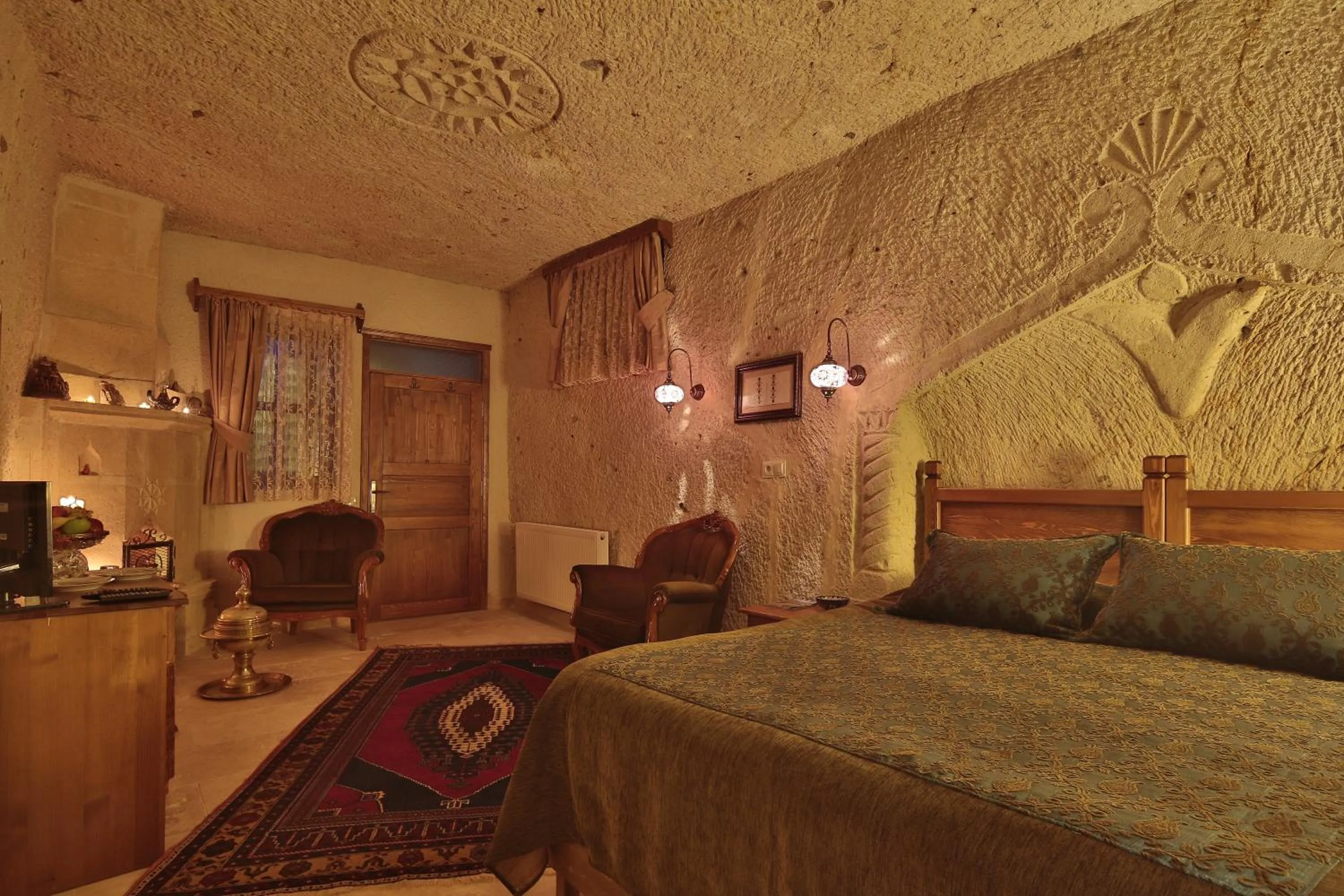 Photo of the whole room, Bed in Turkish Cave House