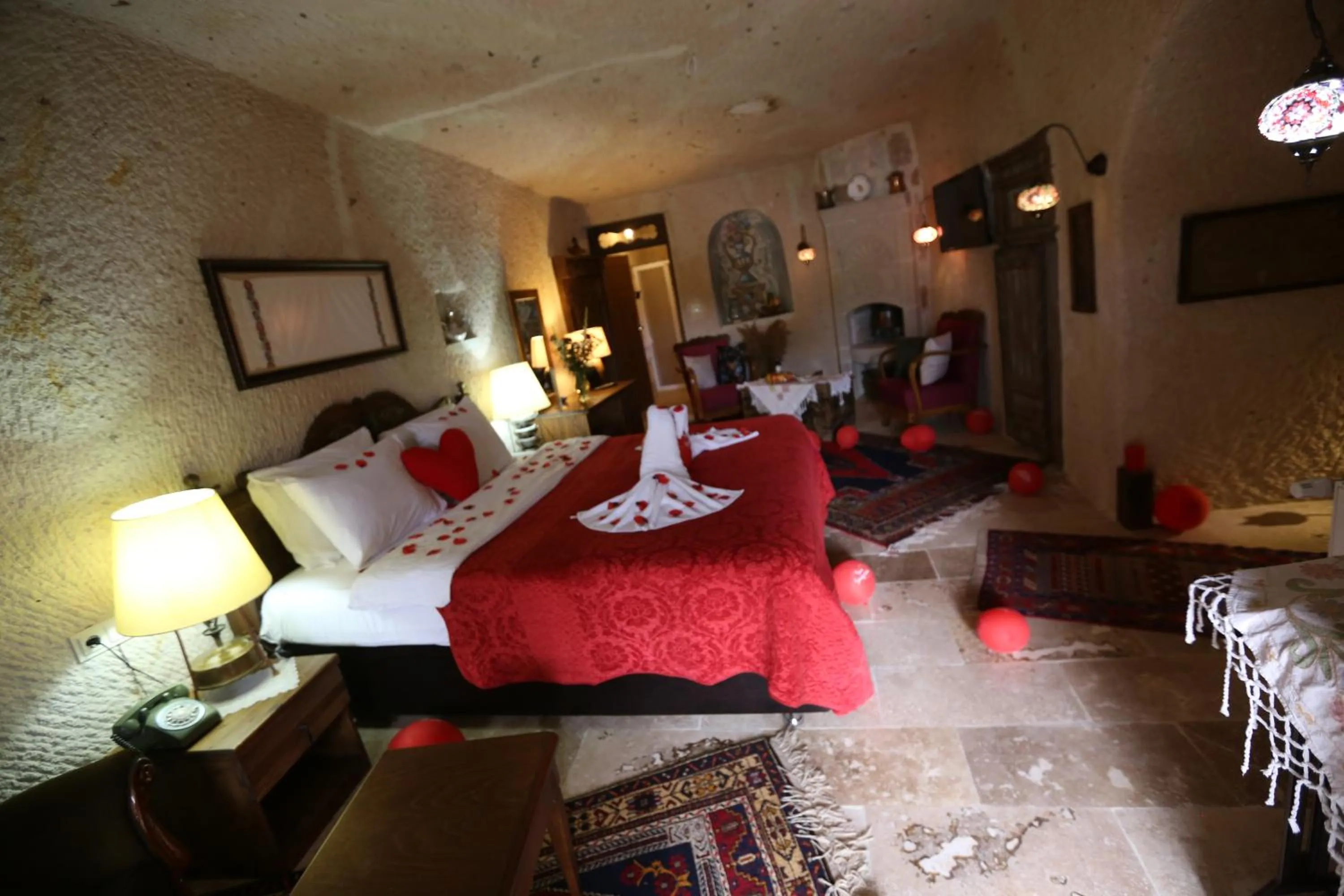Photo of the whole room, Bed in Turkish Cave House