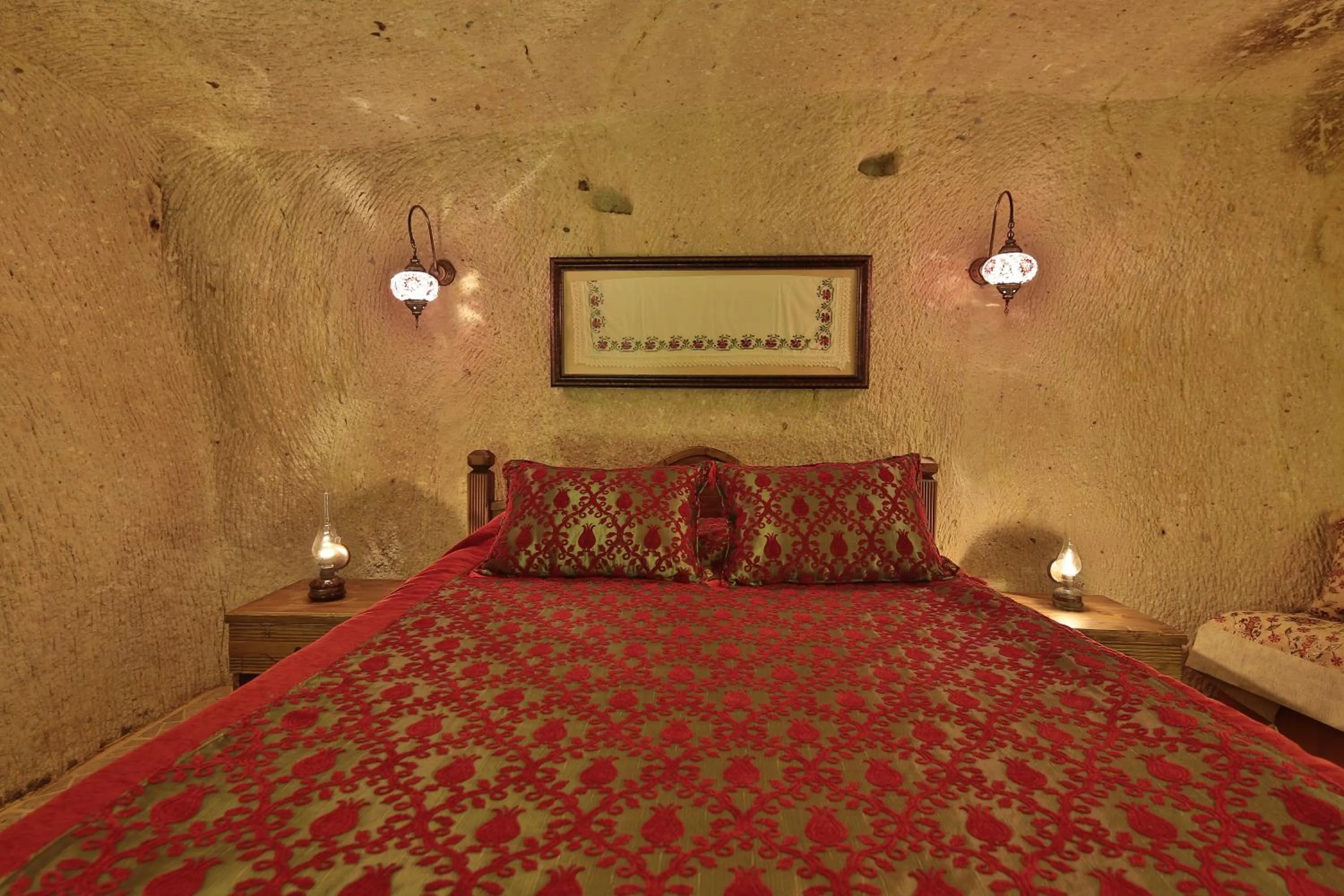 Photo of the whole room, Bed in Turkish Cave House