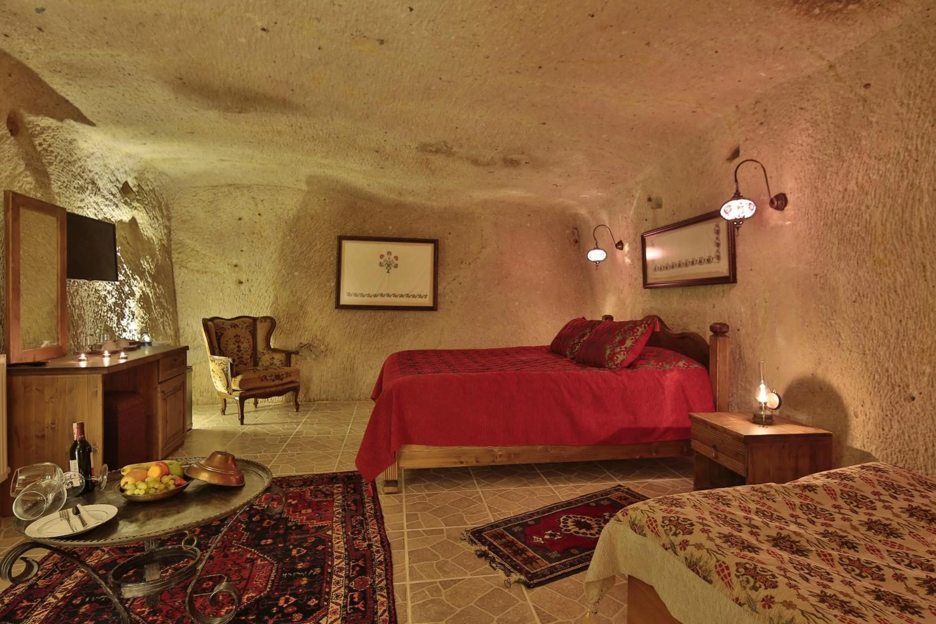 Photo of the whole room, Bed in Turkish Cave House