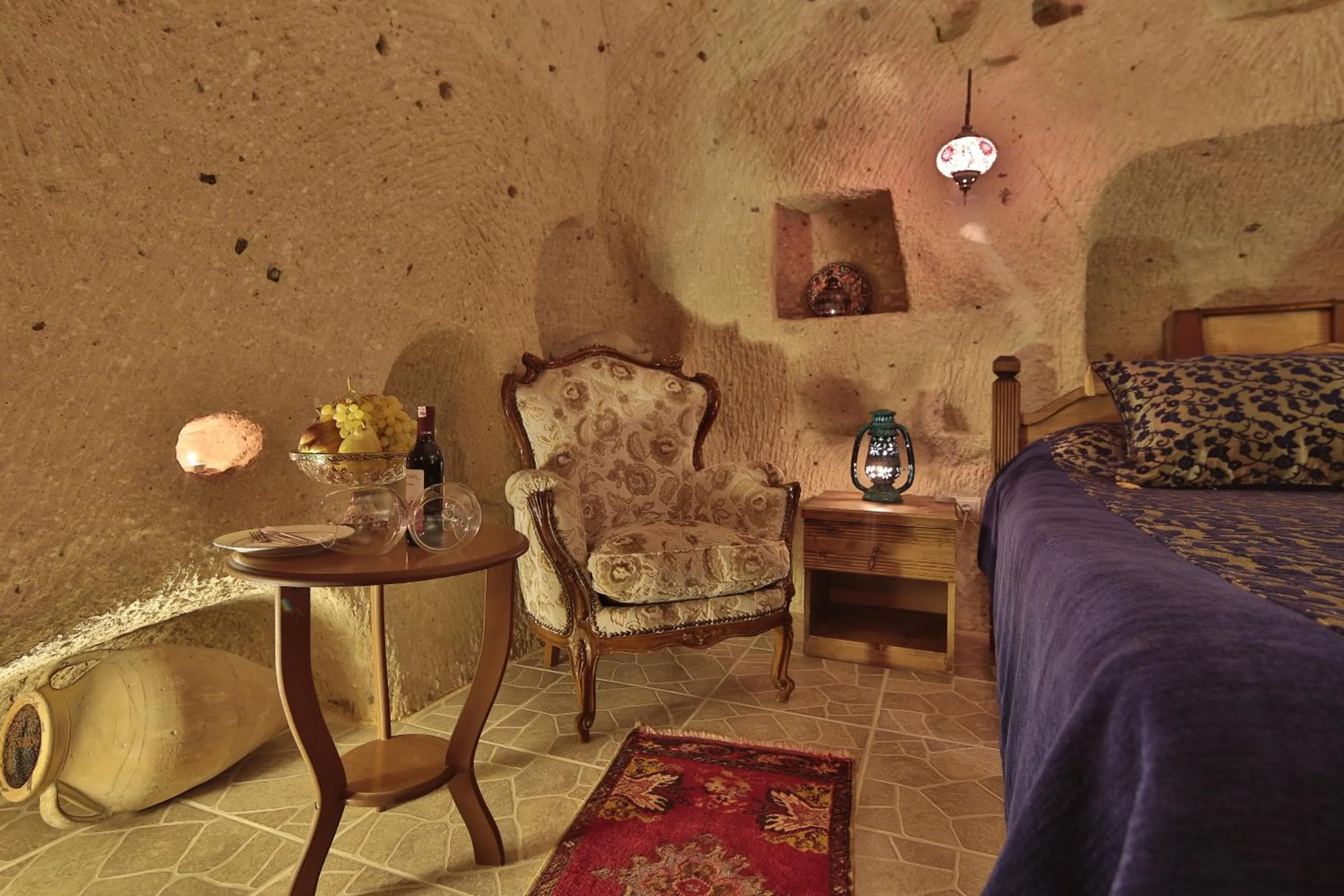 Photo of the whole room, Bed in Turkish Cave House