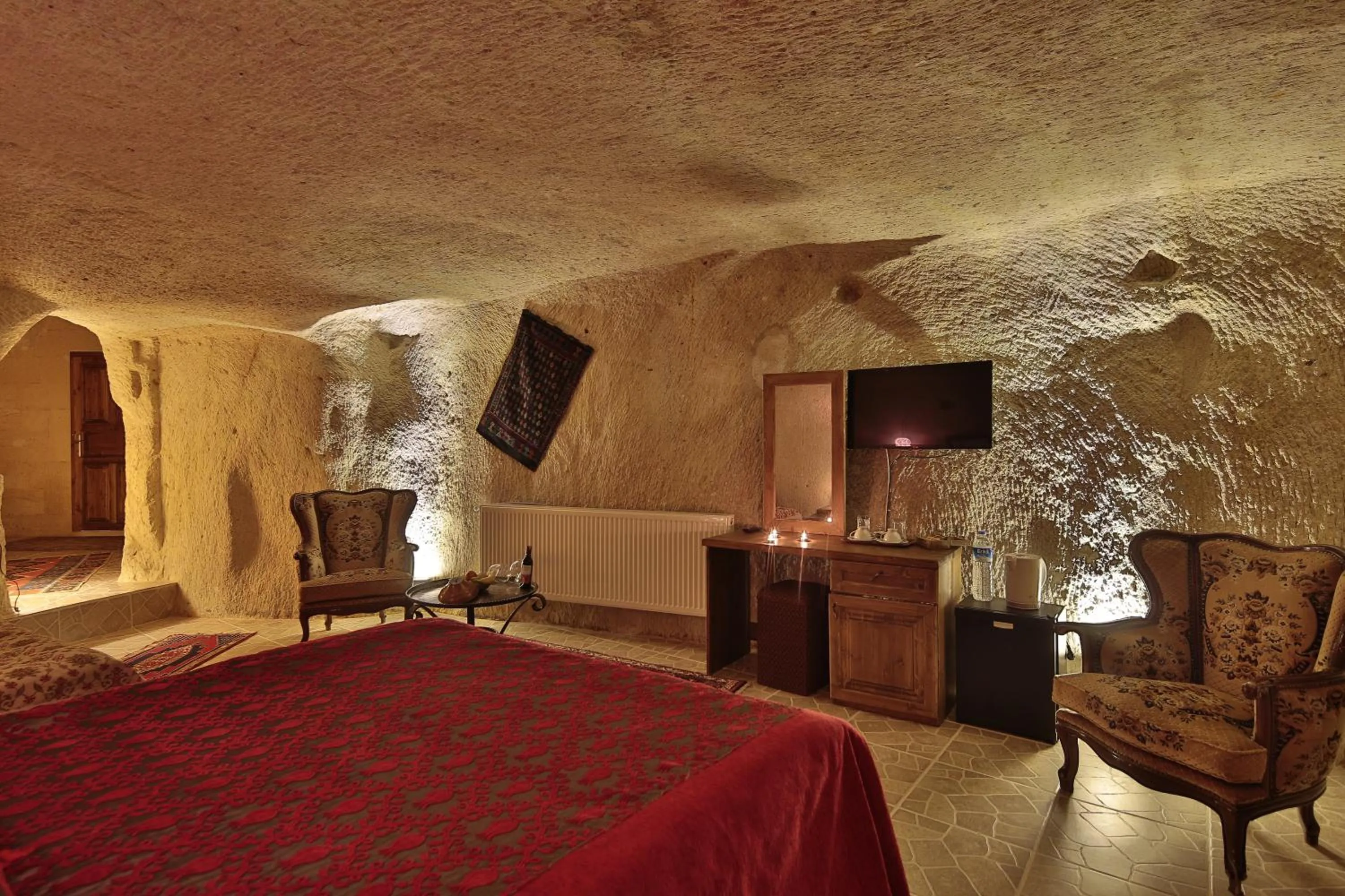 Photo of the whole room, Bed in Turkish Cave House