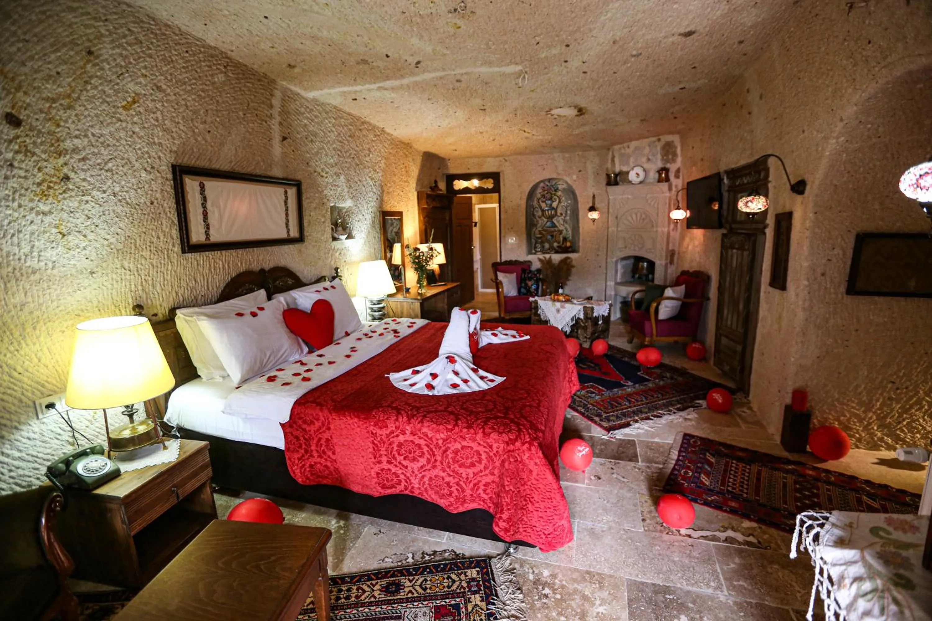Photo of the whole room, Bed in Turkish Cave House