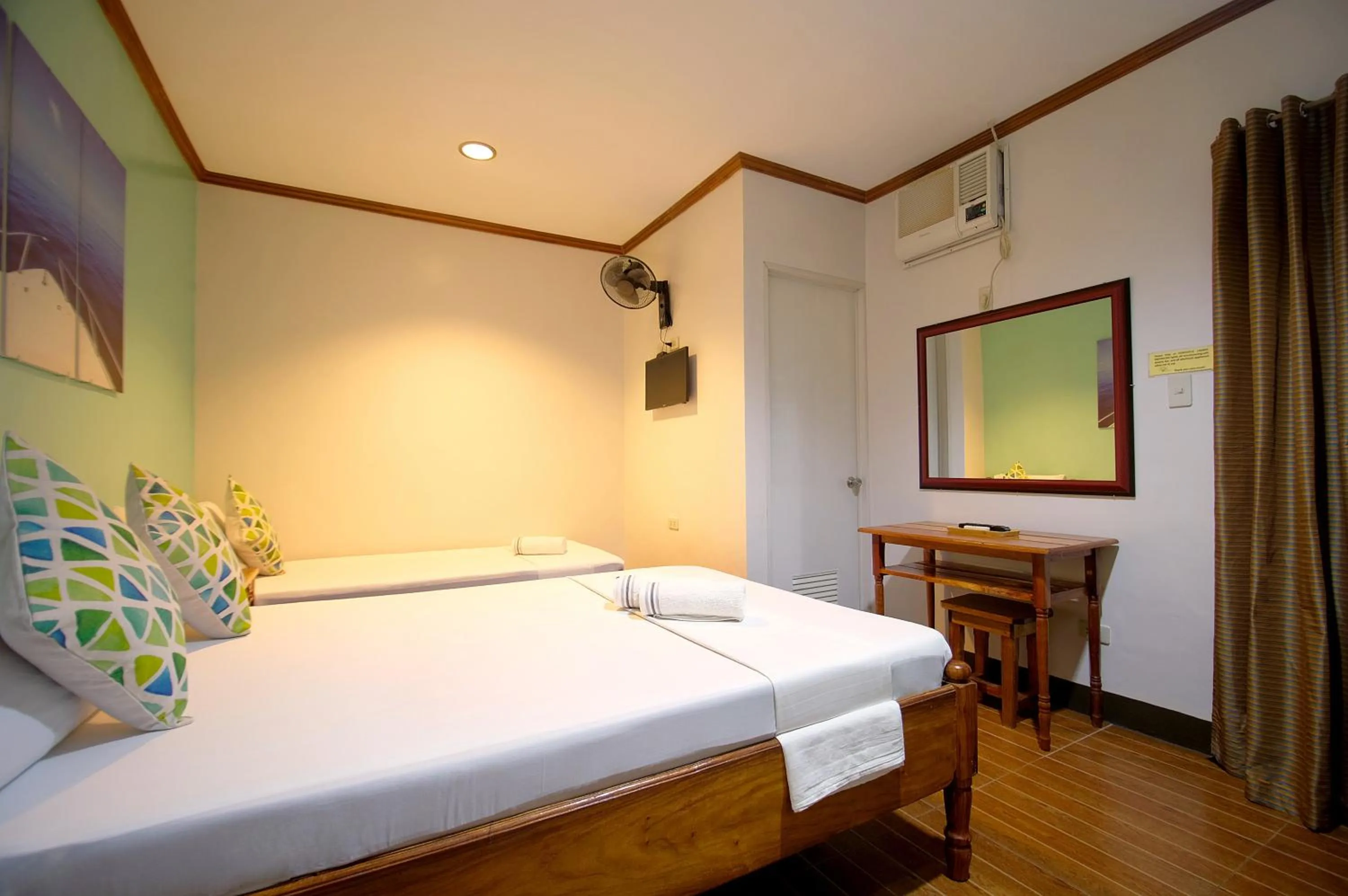 Bedroom, Bed in ISLANDS VIEW INN