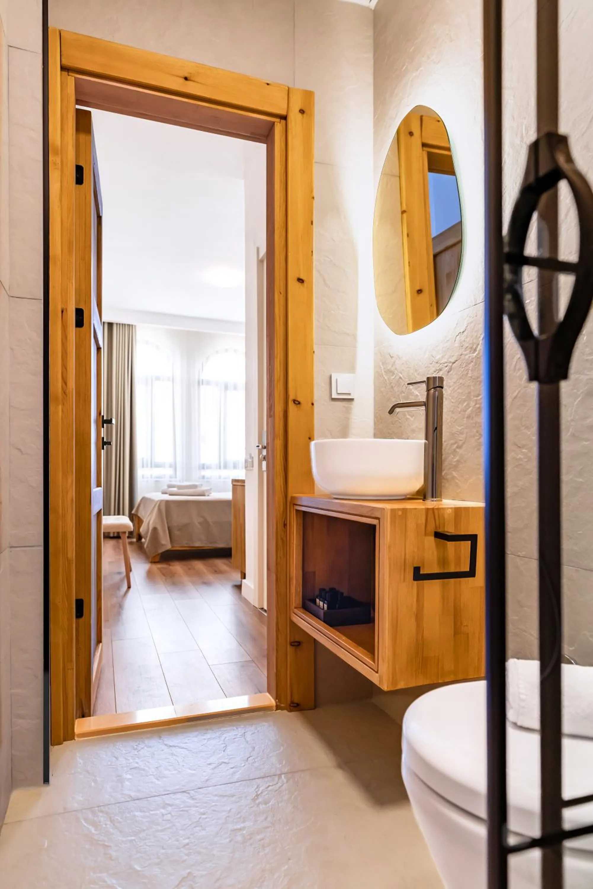 Bathroom, Bed in Audo Local