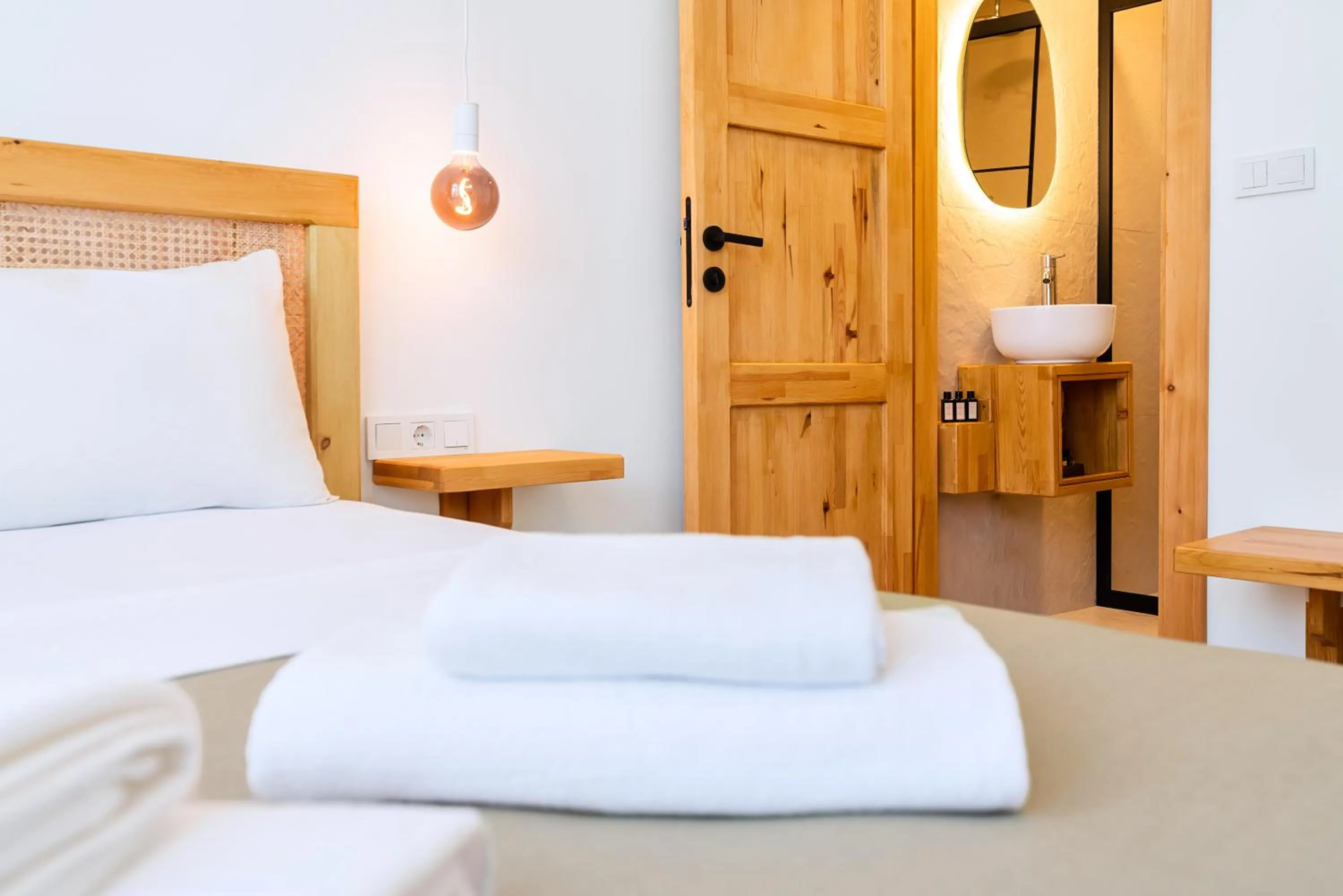 Bathroom, Bed in Audo Local