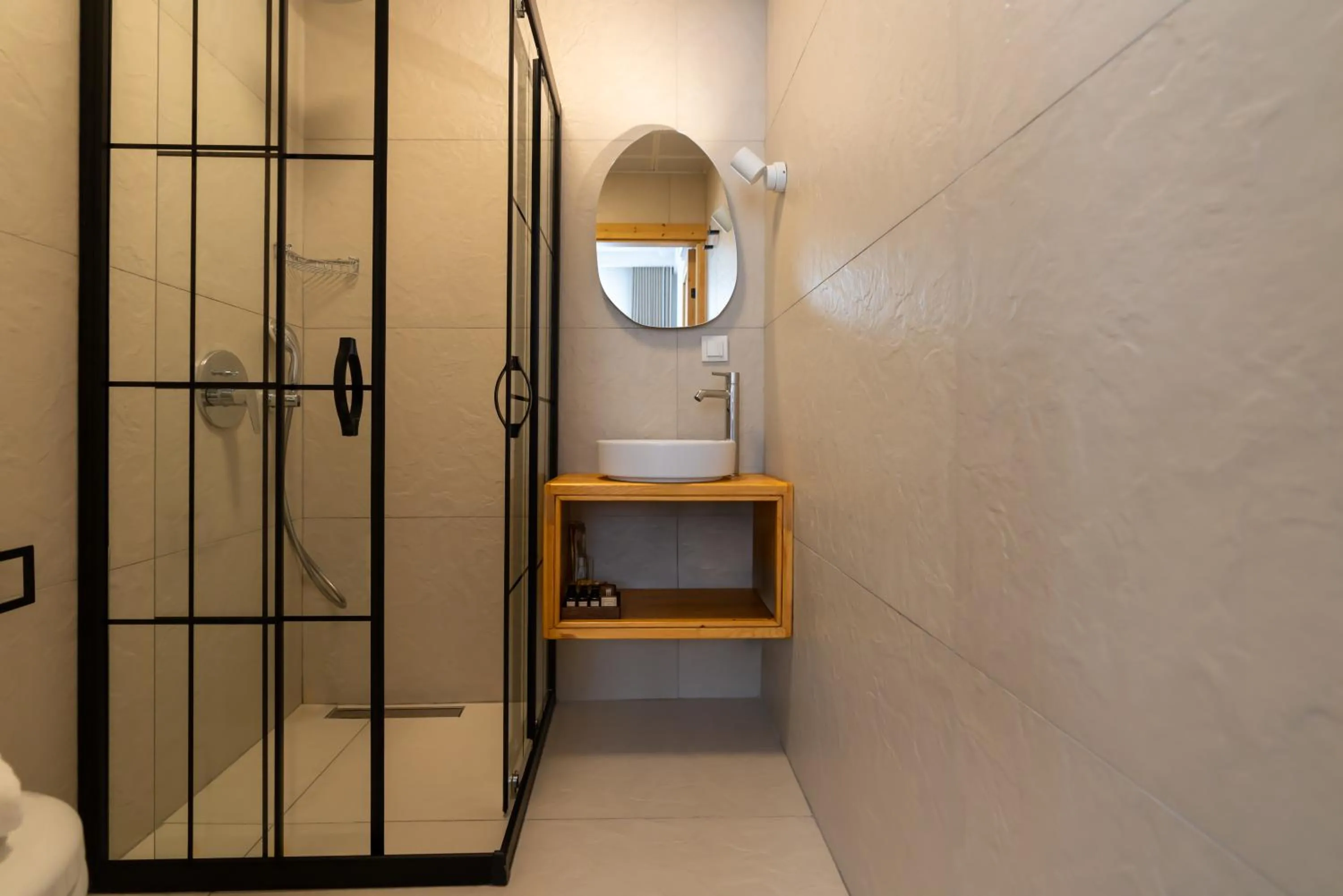 Shower in Audo Local