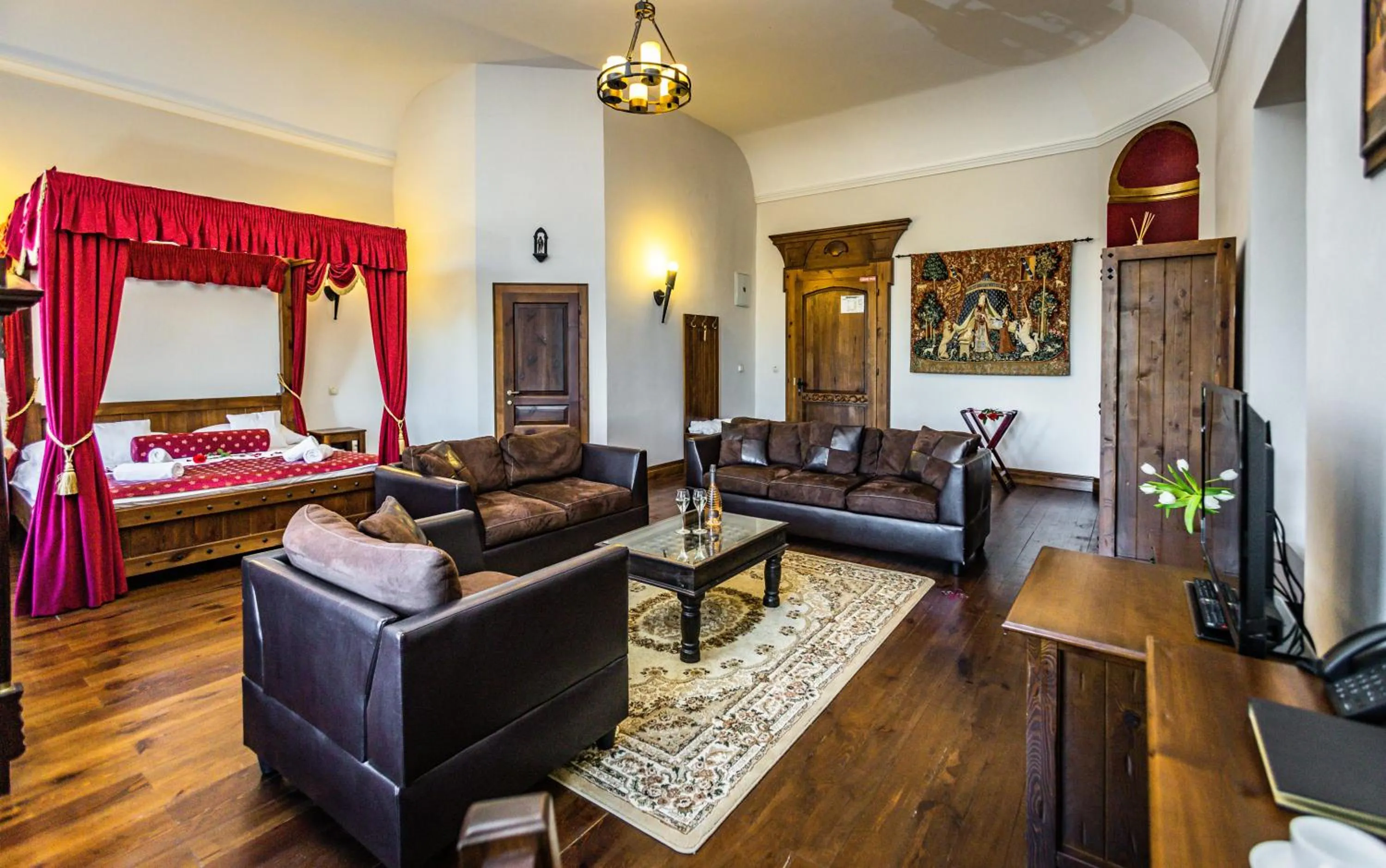 Photo of the whole room, Bed in Hotel Grand Vígľaš