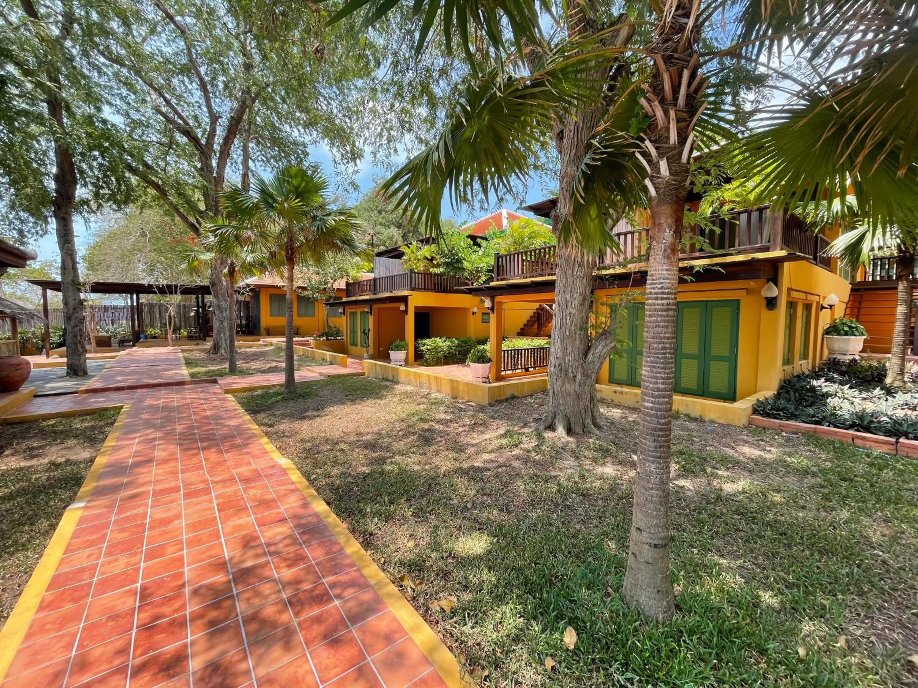 Inner courtyard view in Phaluai Villa