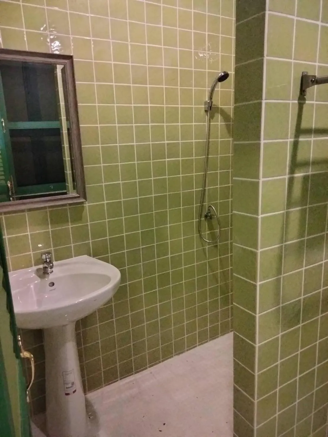 Shower in Phaluai Villa