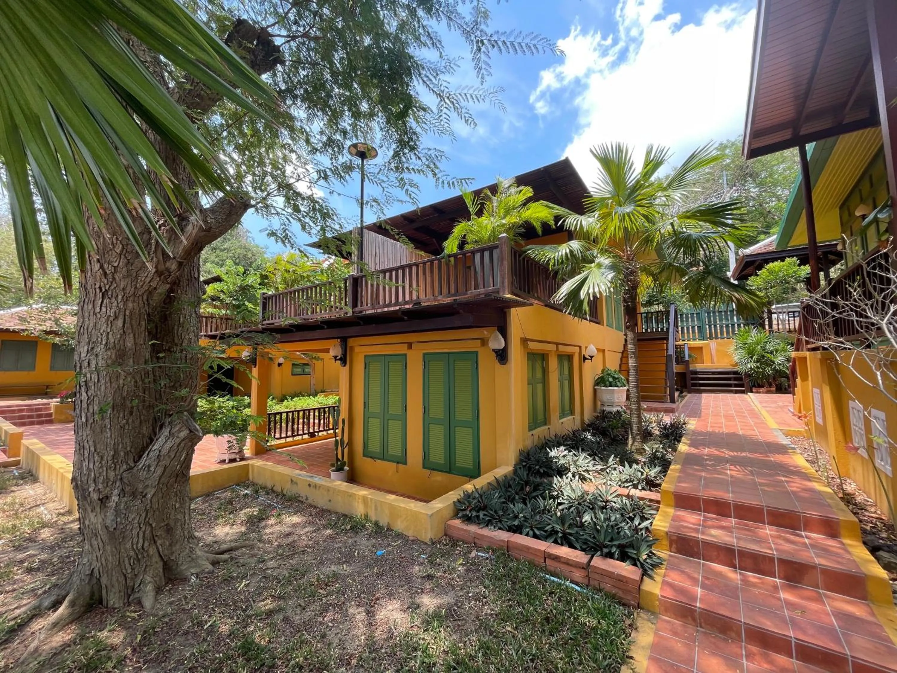 Garden in Phaluai Villa