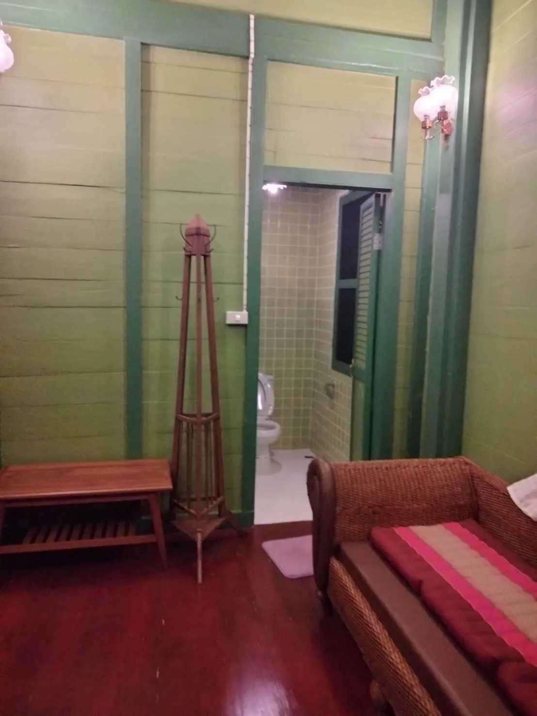 Photo of the whole room, Bed in Phaluai Villa