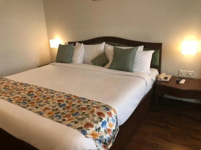 Bed in Hotel Crystal Palace Meerut