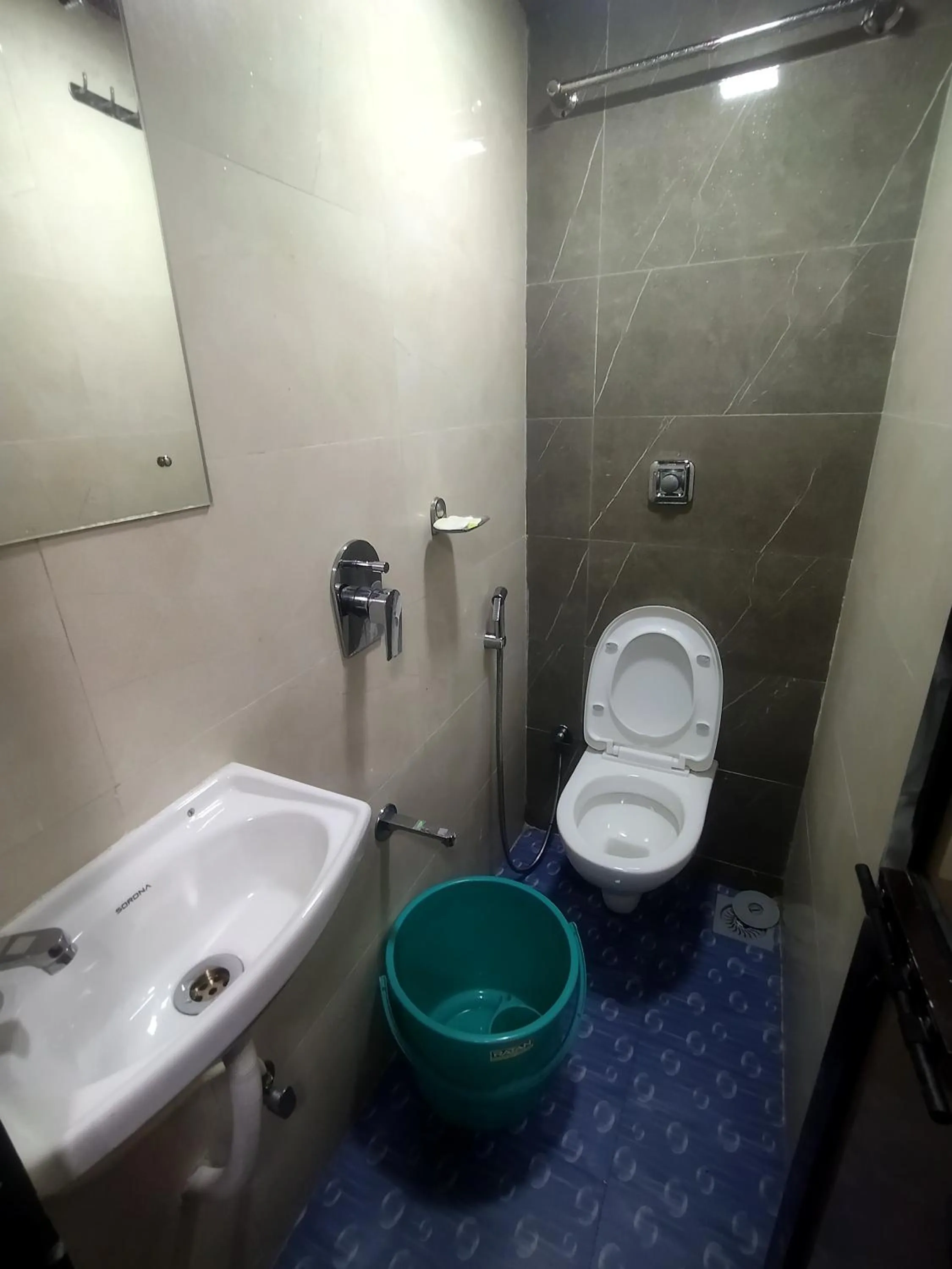 Shower in Noor Dormitory Sakinaka