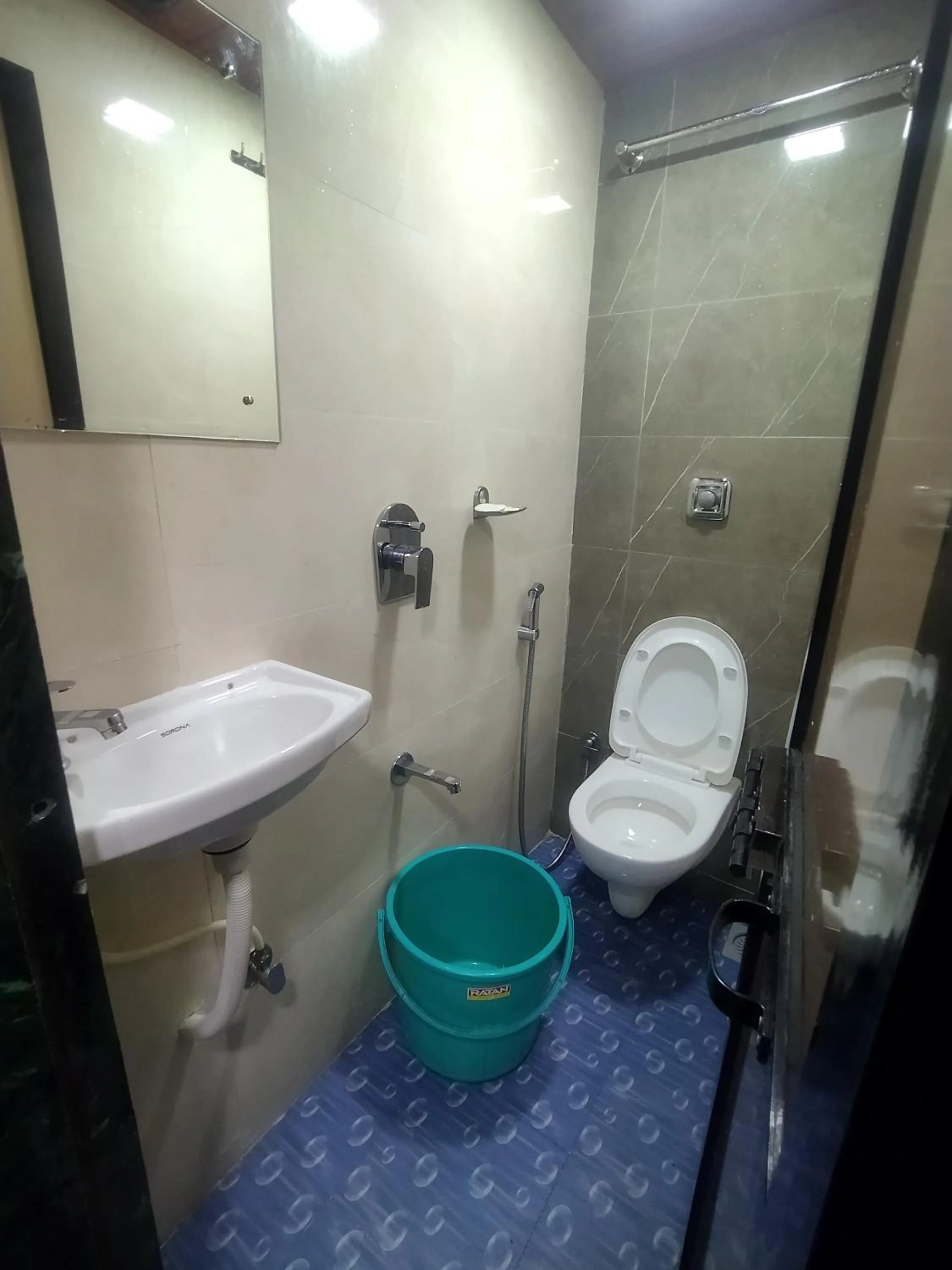 Shower in Noor Dormitory Sakinaka