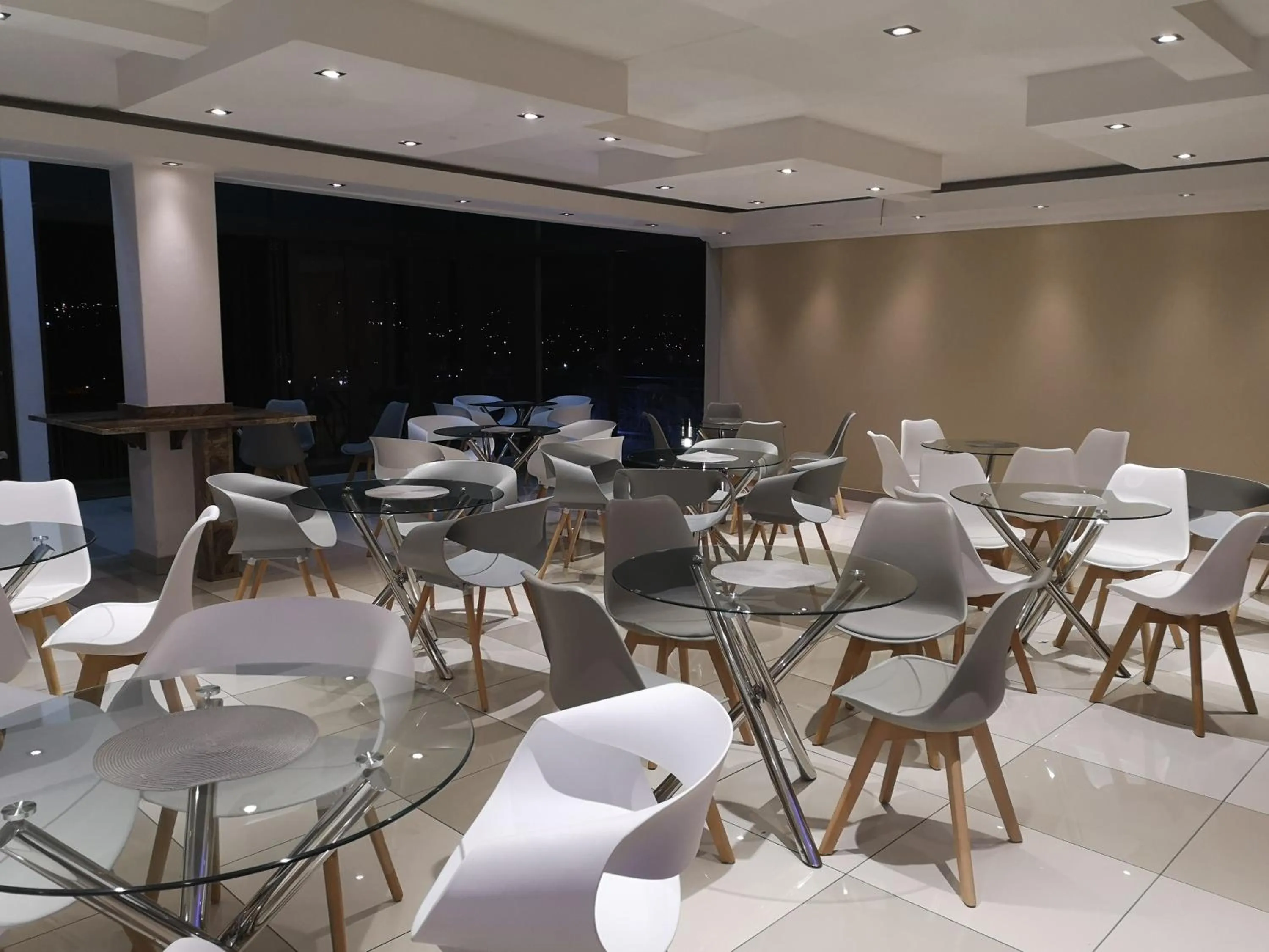 Breakfast in Eagle Nest Luxury Accommodation