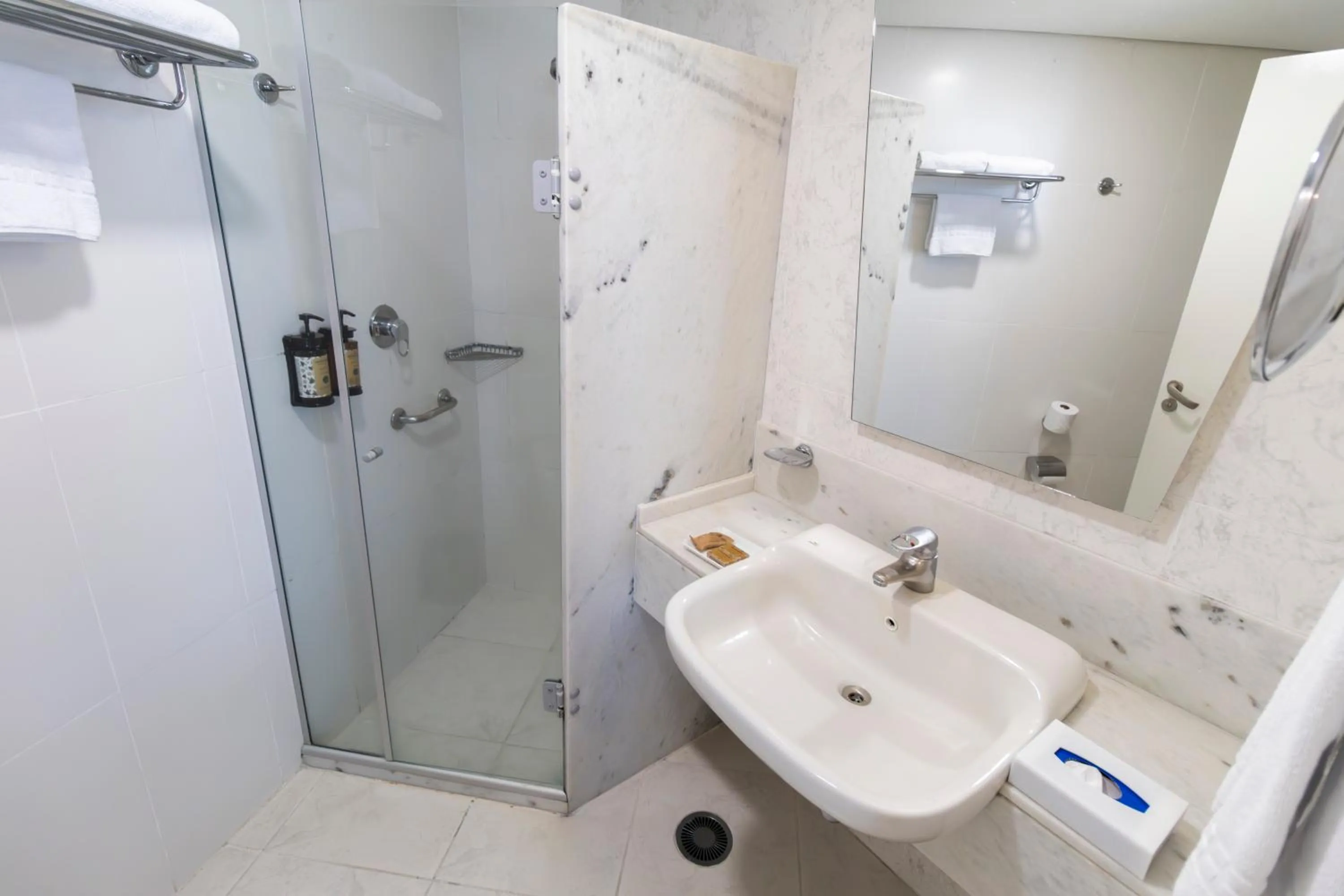 Shower in Hotel Nacional Inn Jaragua Sao Paulo