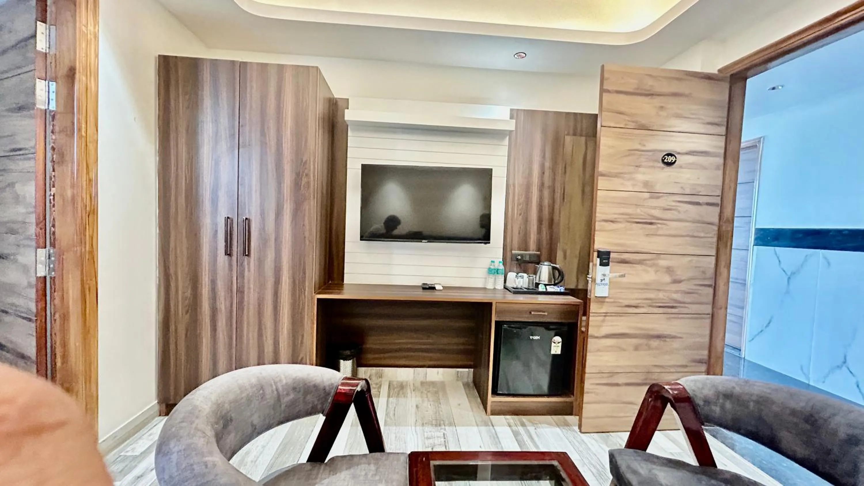 TV and multimedia in Raksha Suites & Banquet Greater Noida