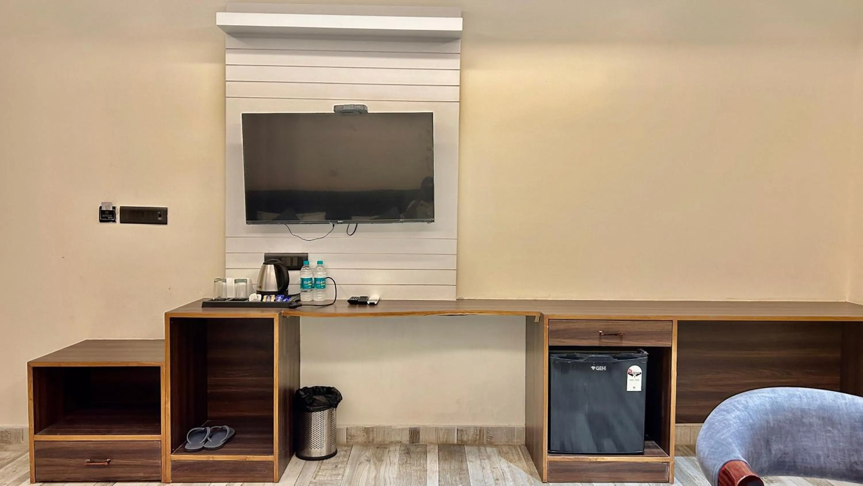 TV and multimedia in Raksha Suites & Banquet Greater Noida