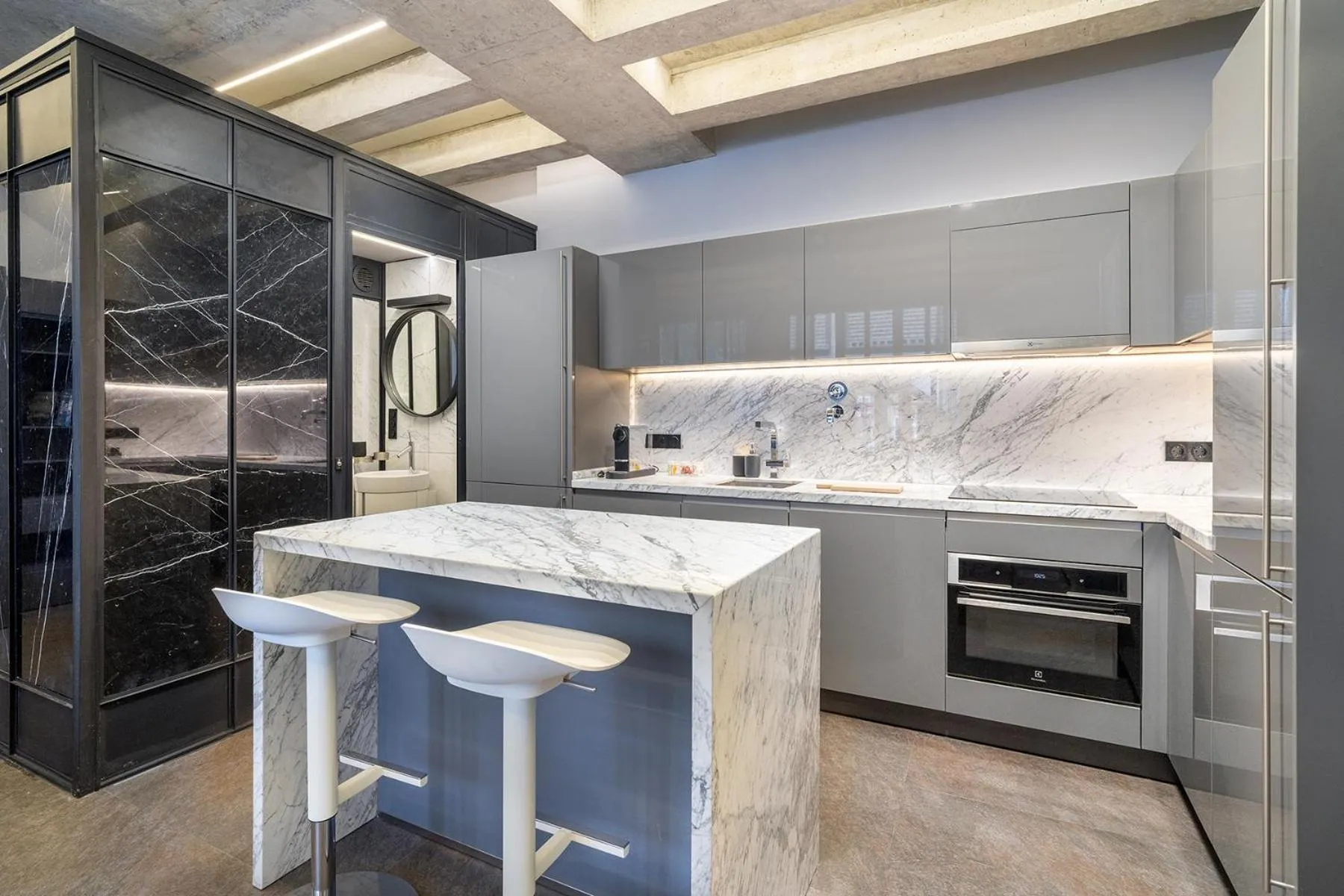 Kitchen or kitchenette in RA Apartments