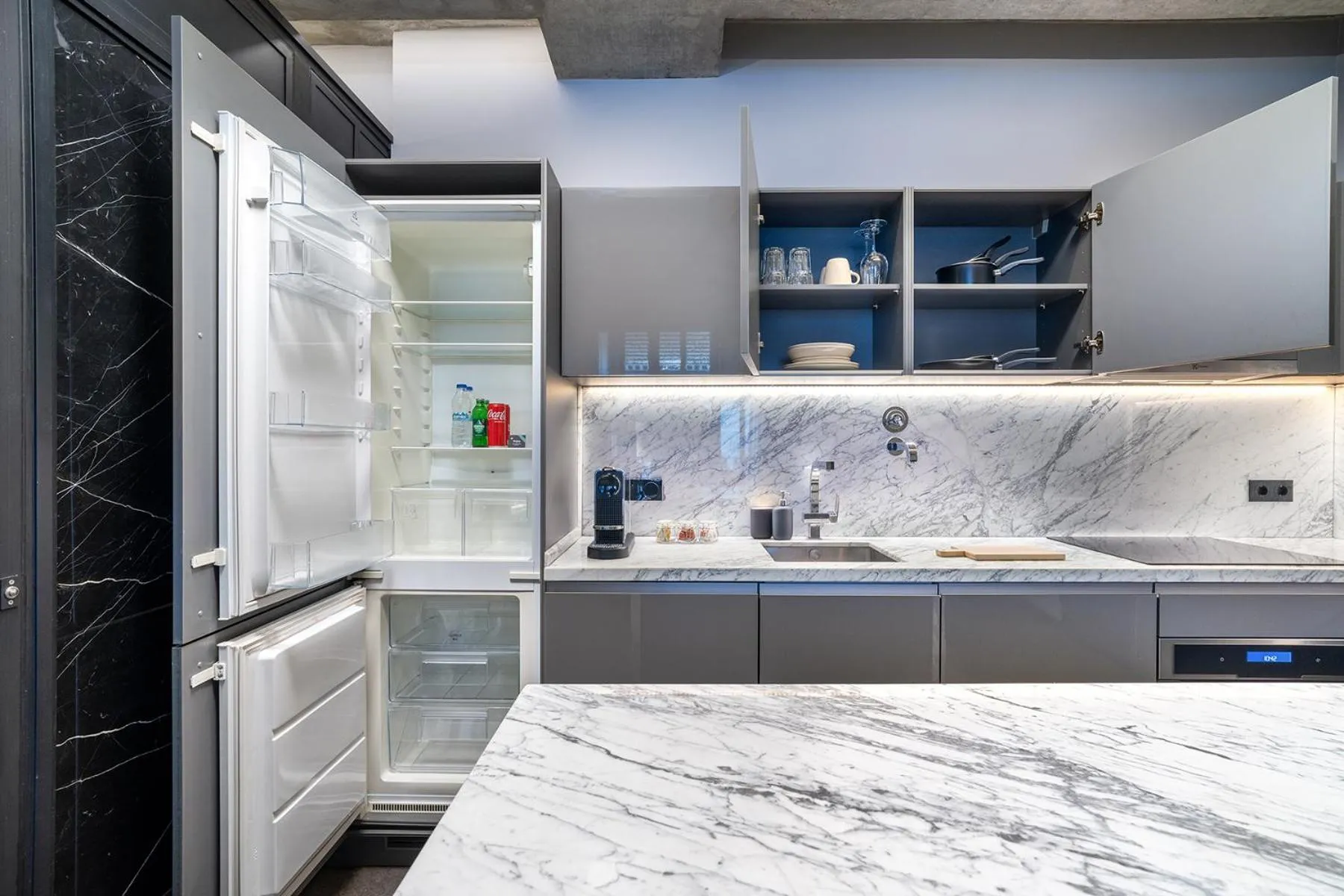 Kitchen or kitchenette in RA Apartments